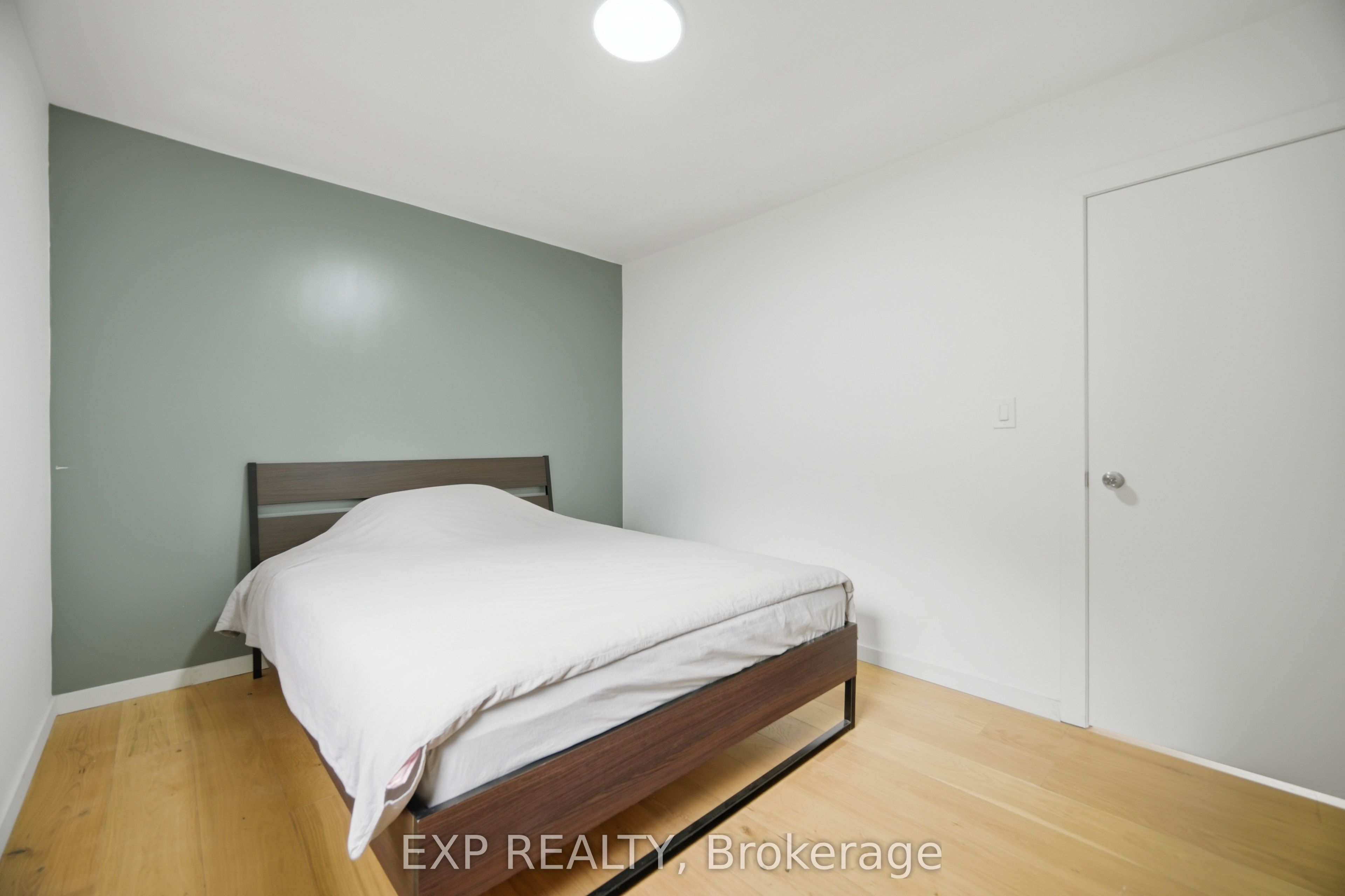 32 Maple Avenue E Property Photo 15