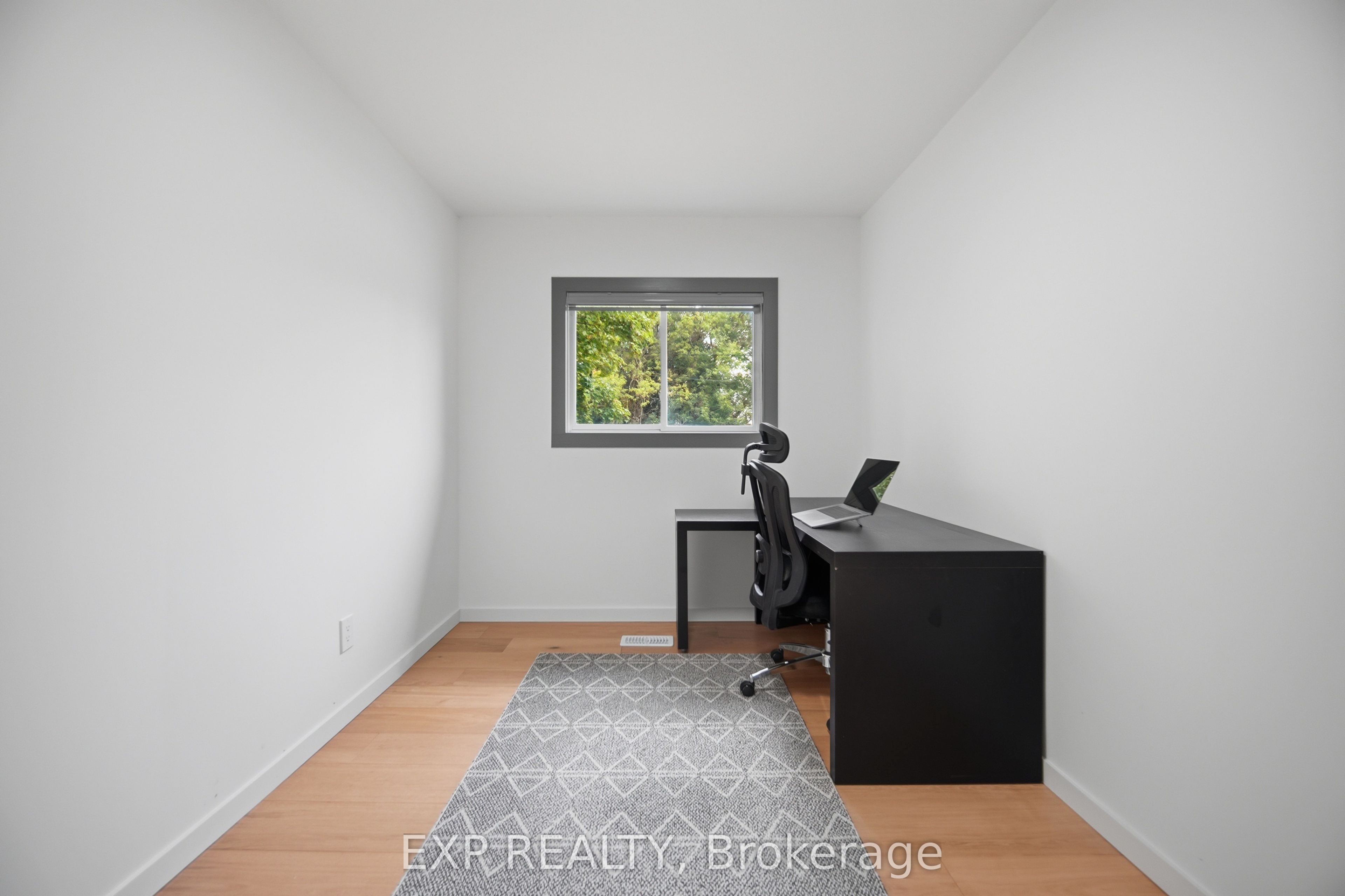 32 Maple Avenue E Property Photo 16