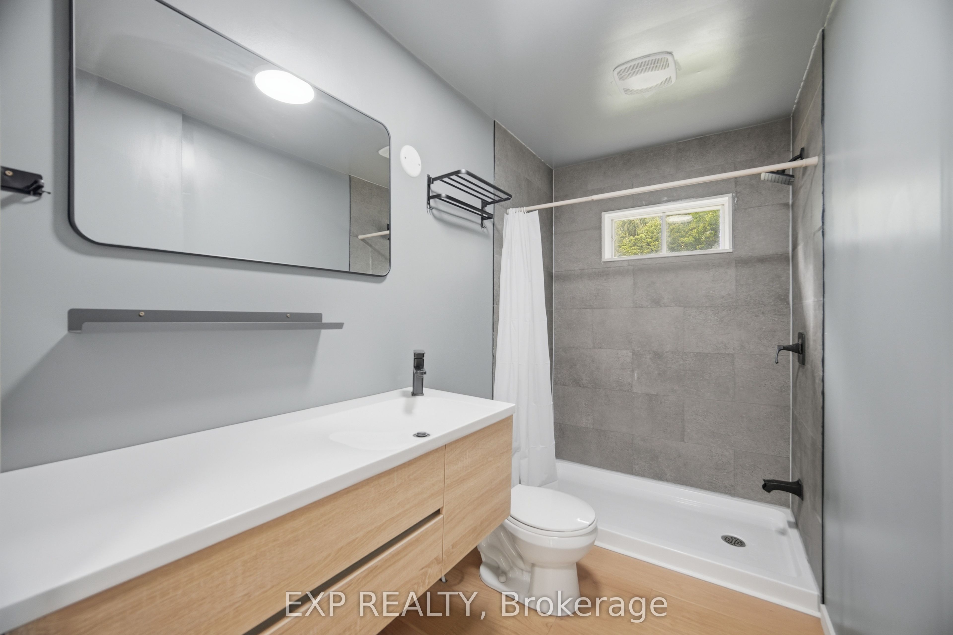 32 Maple Avenue E Property Photo 18