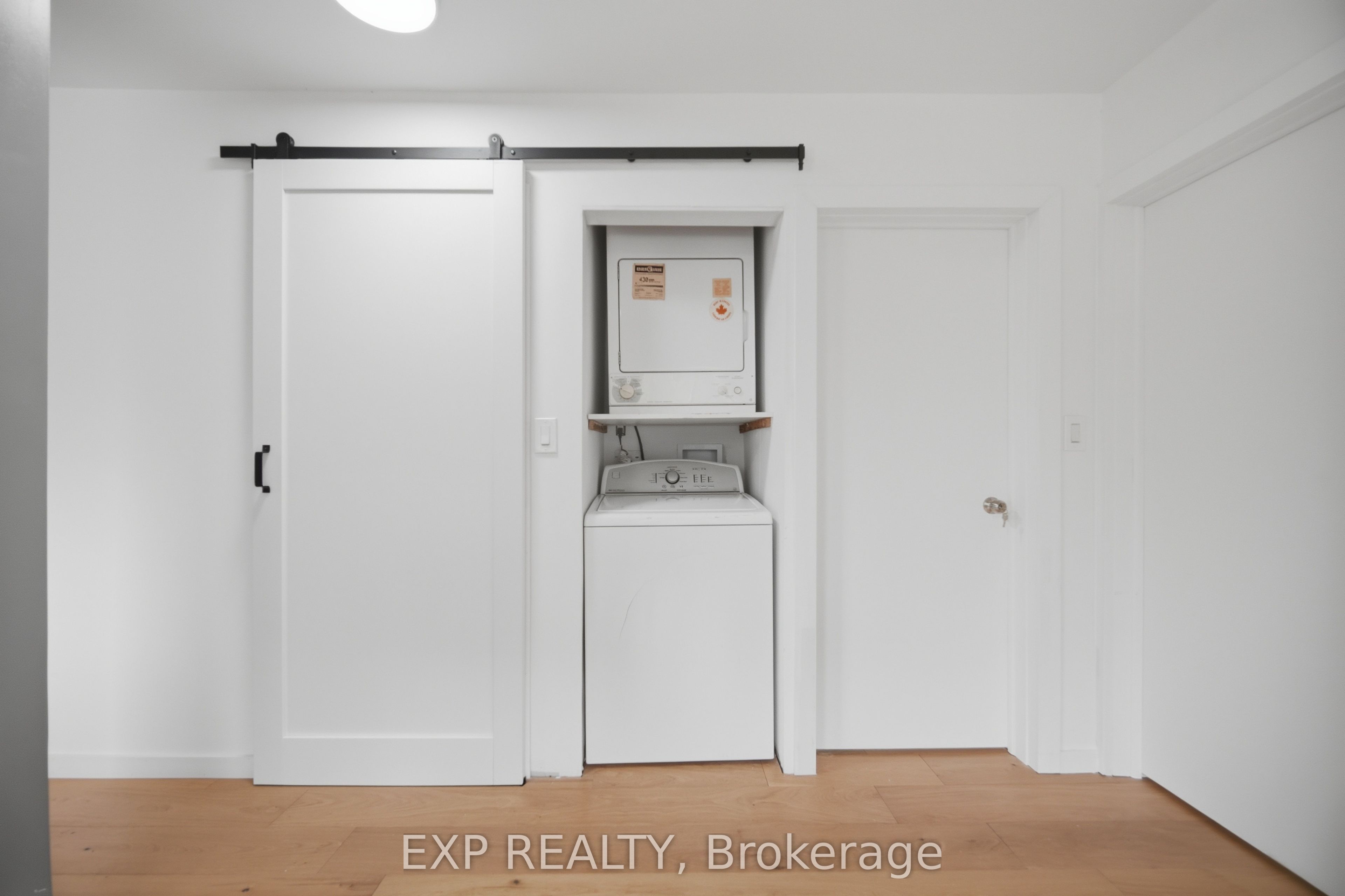 32 Maple Avenue E Property Photo 20