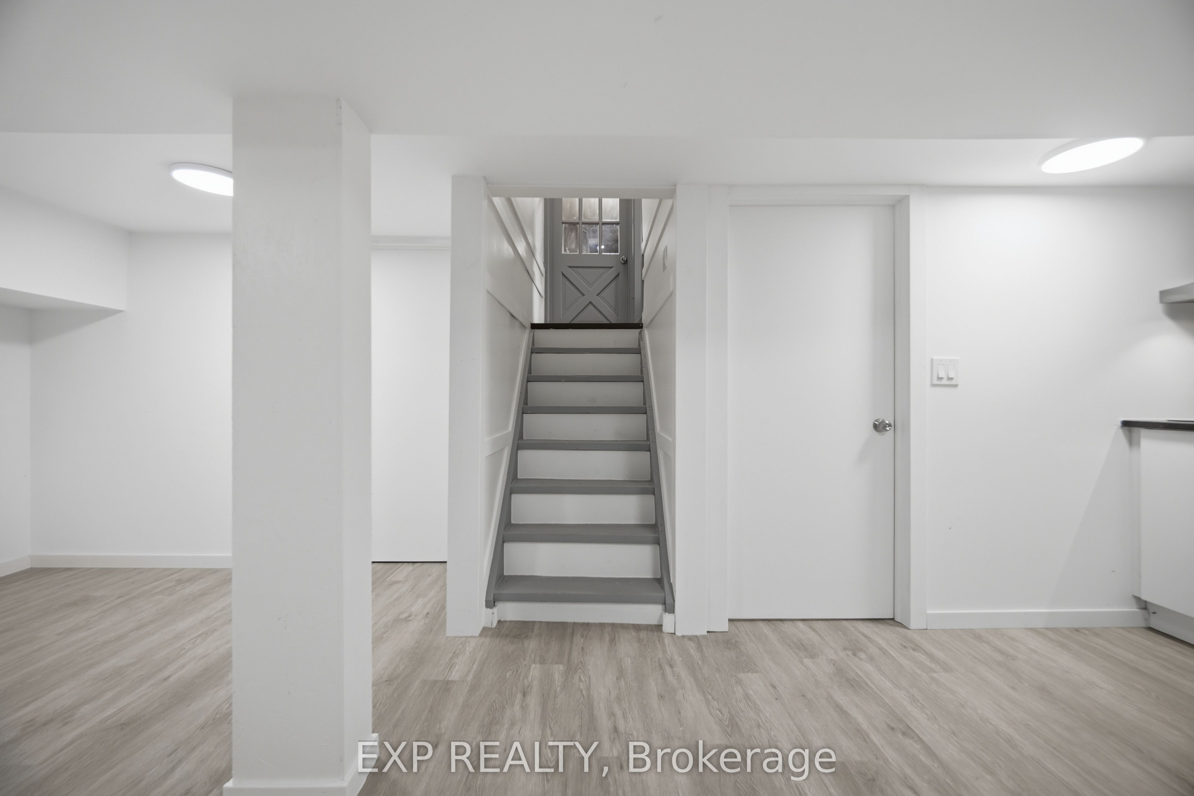 32 Maple Avenue E Property Photo 21