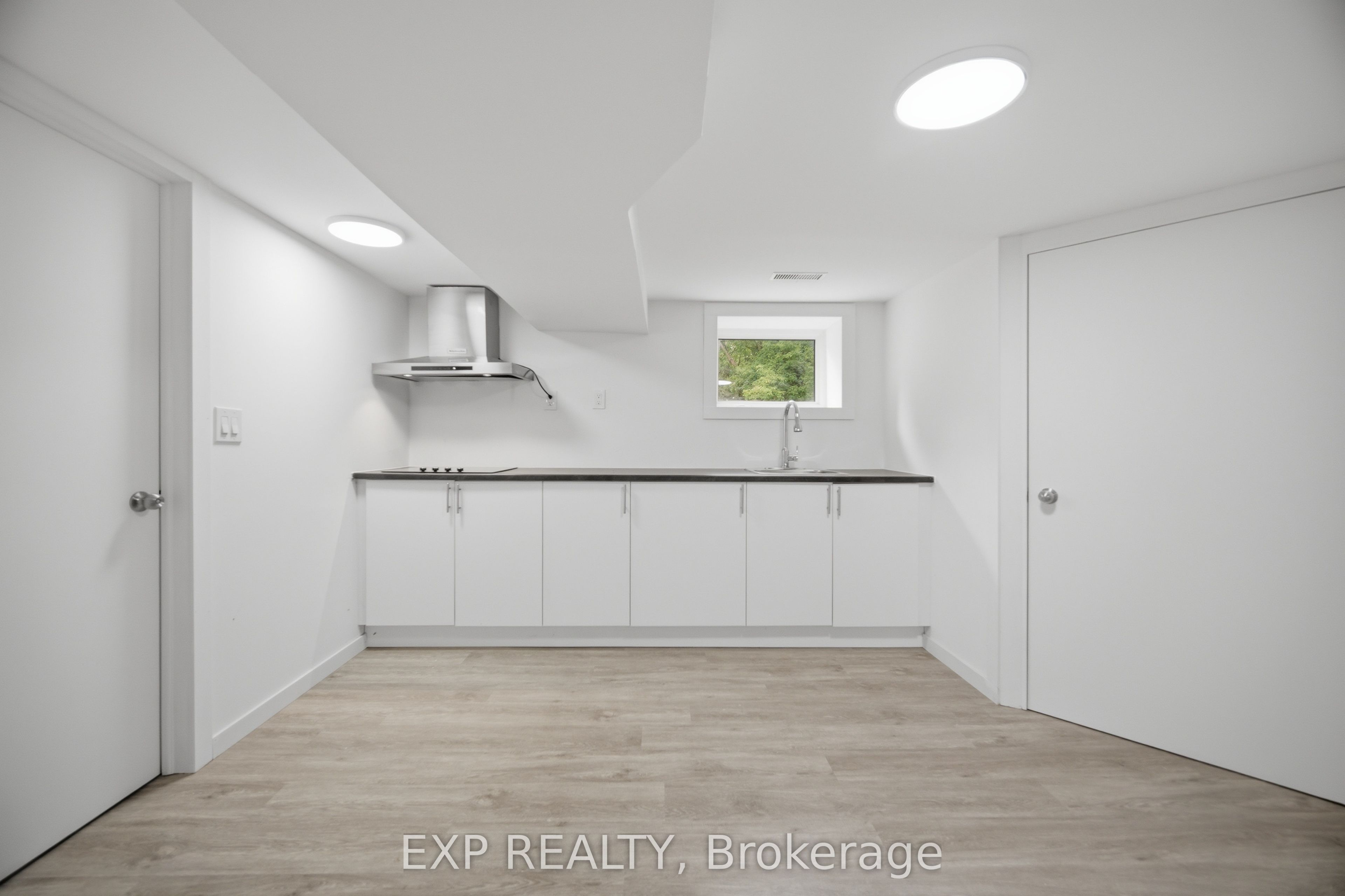 32 Maple Avenue E Property Photo 24
