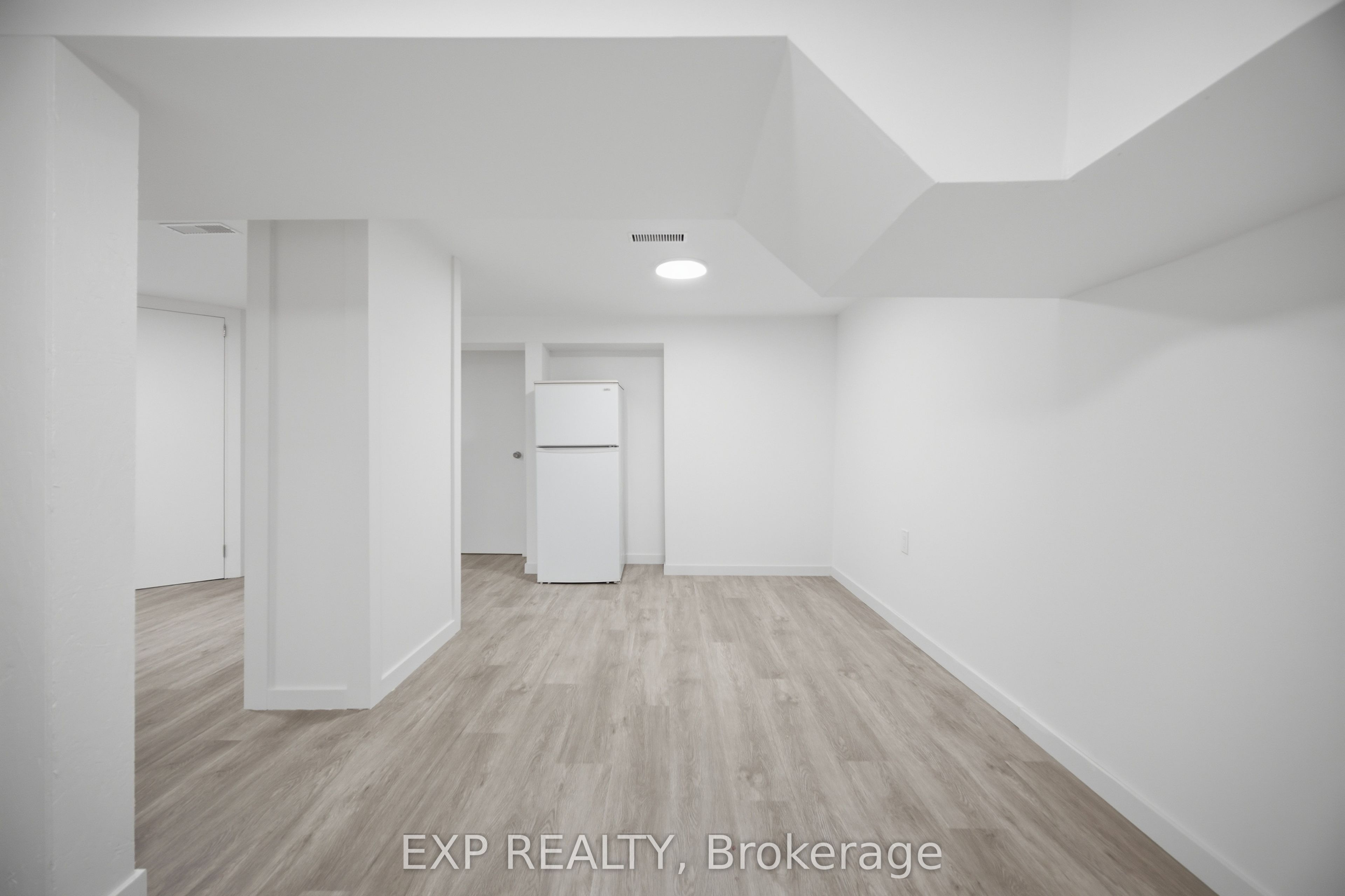 32 Maple Avenue E Property Photo 28
