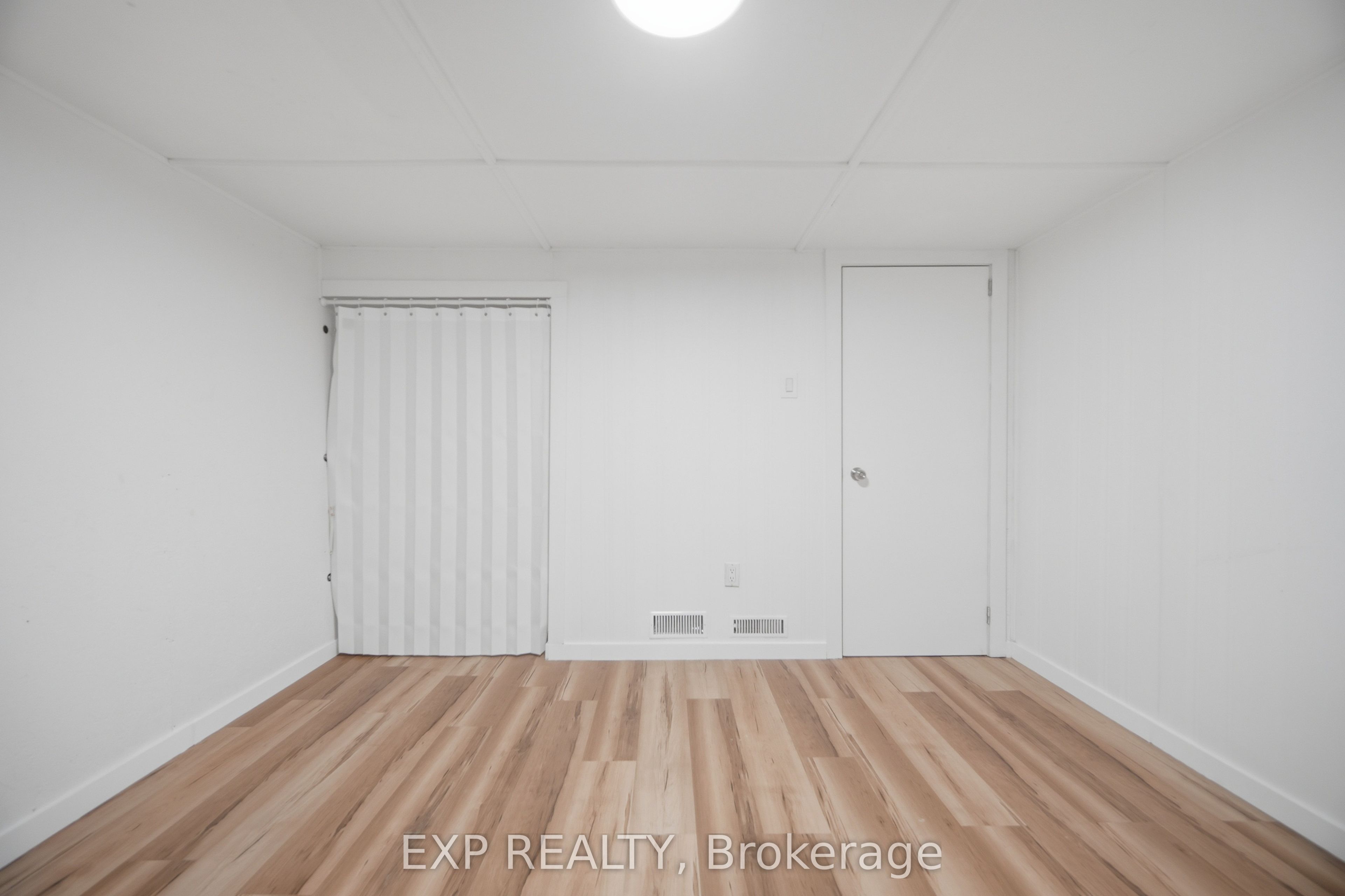 32 Maple Avenue E Property Photo 30