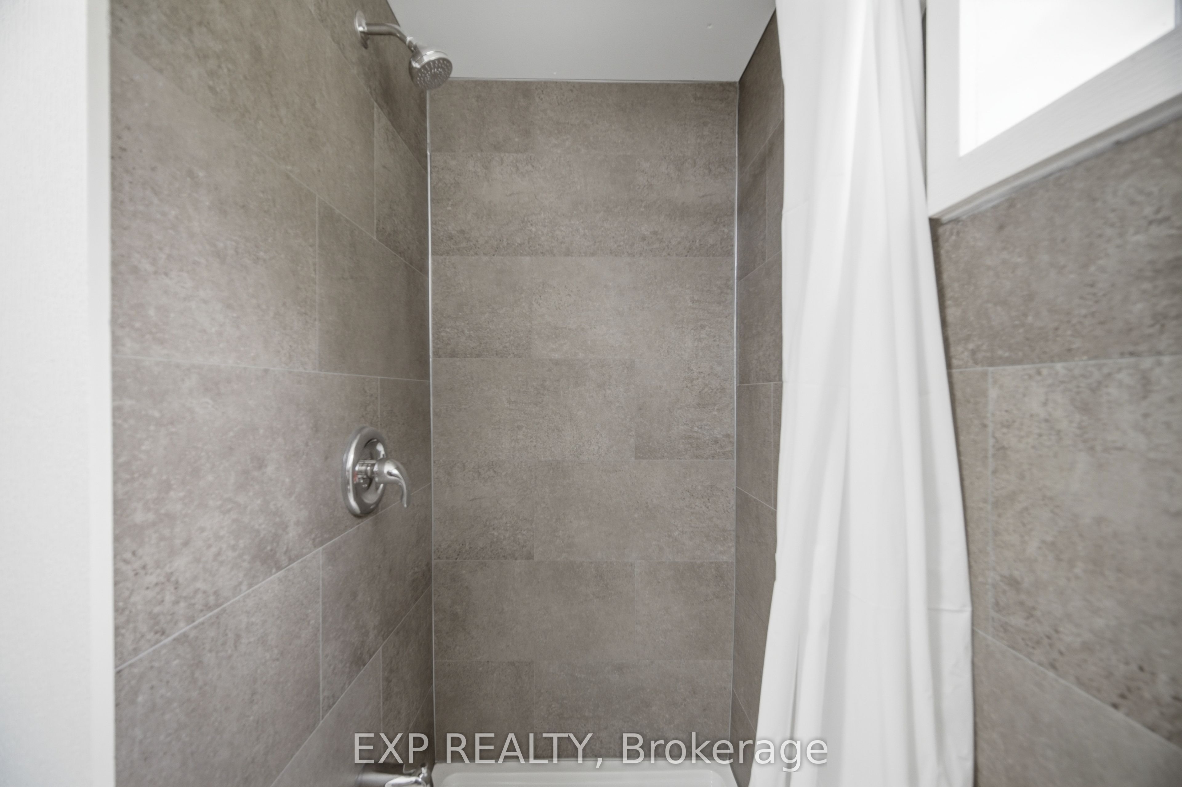 32 Maple Avenue E Property Photo 35