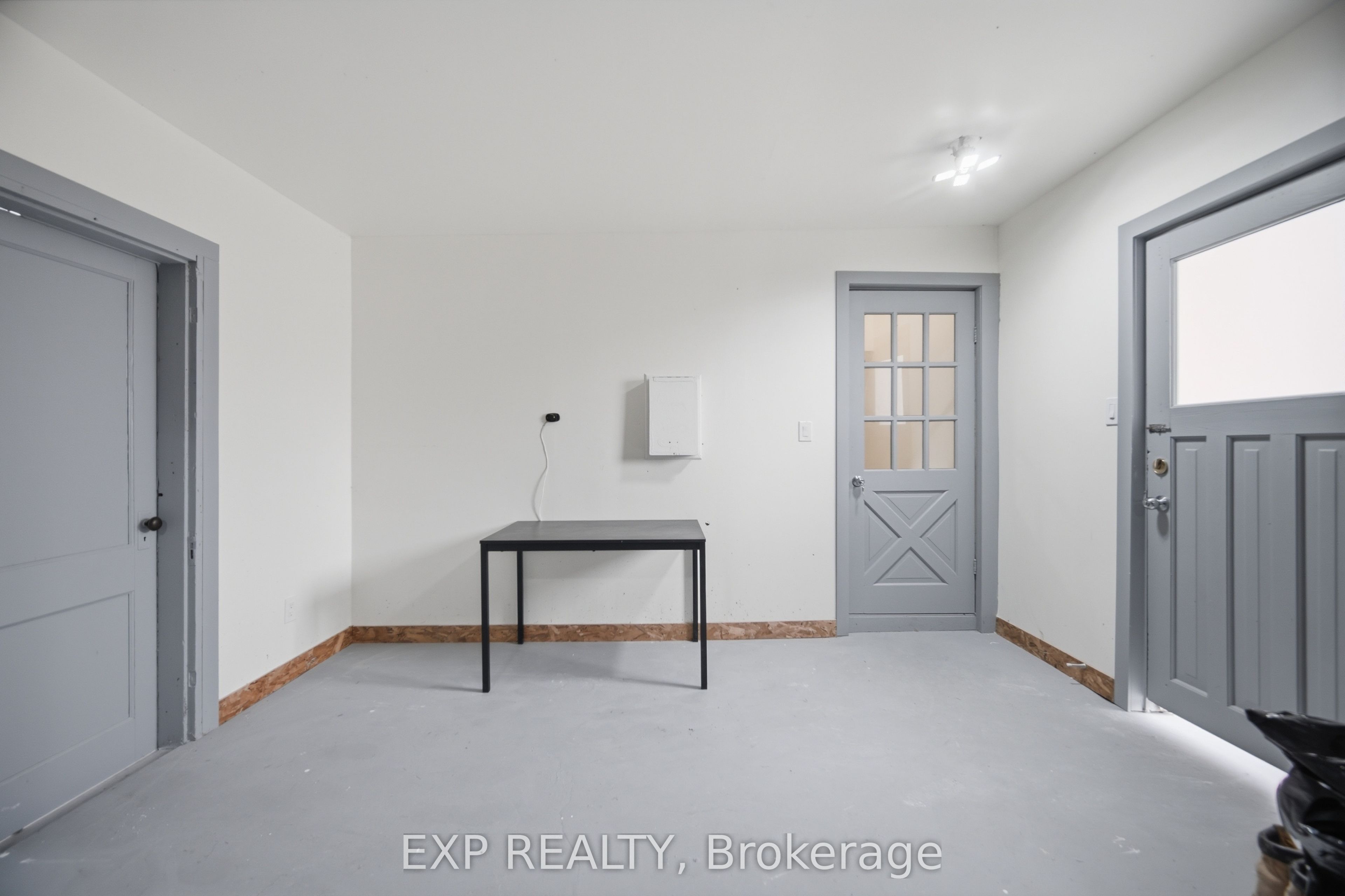 32 Maple Avenue E Property Photo 36