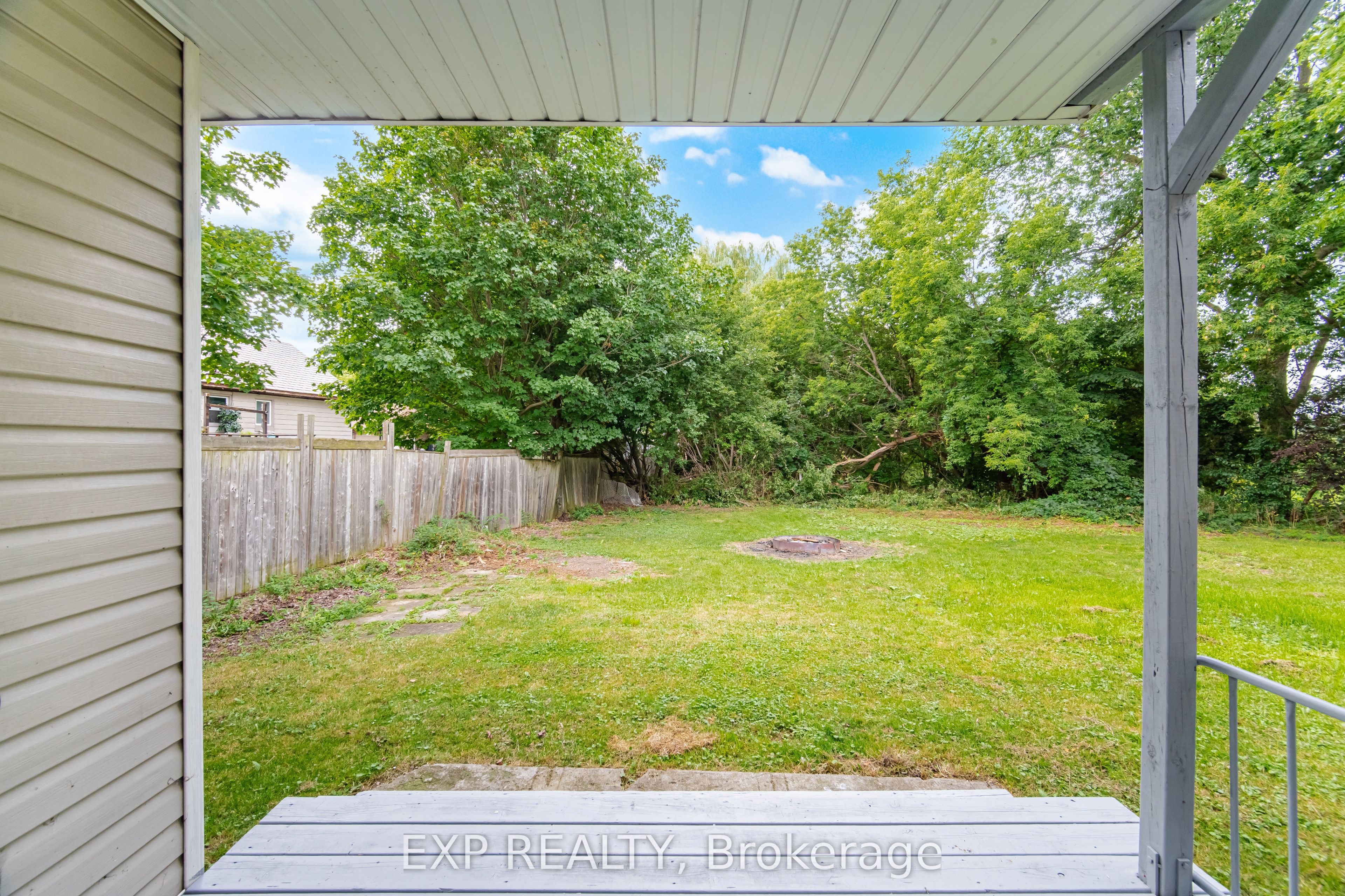 32 Maple Avenue E Property Photo 38