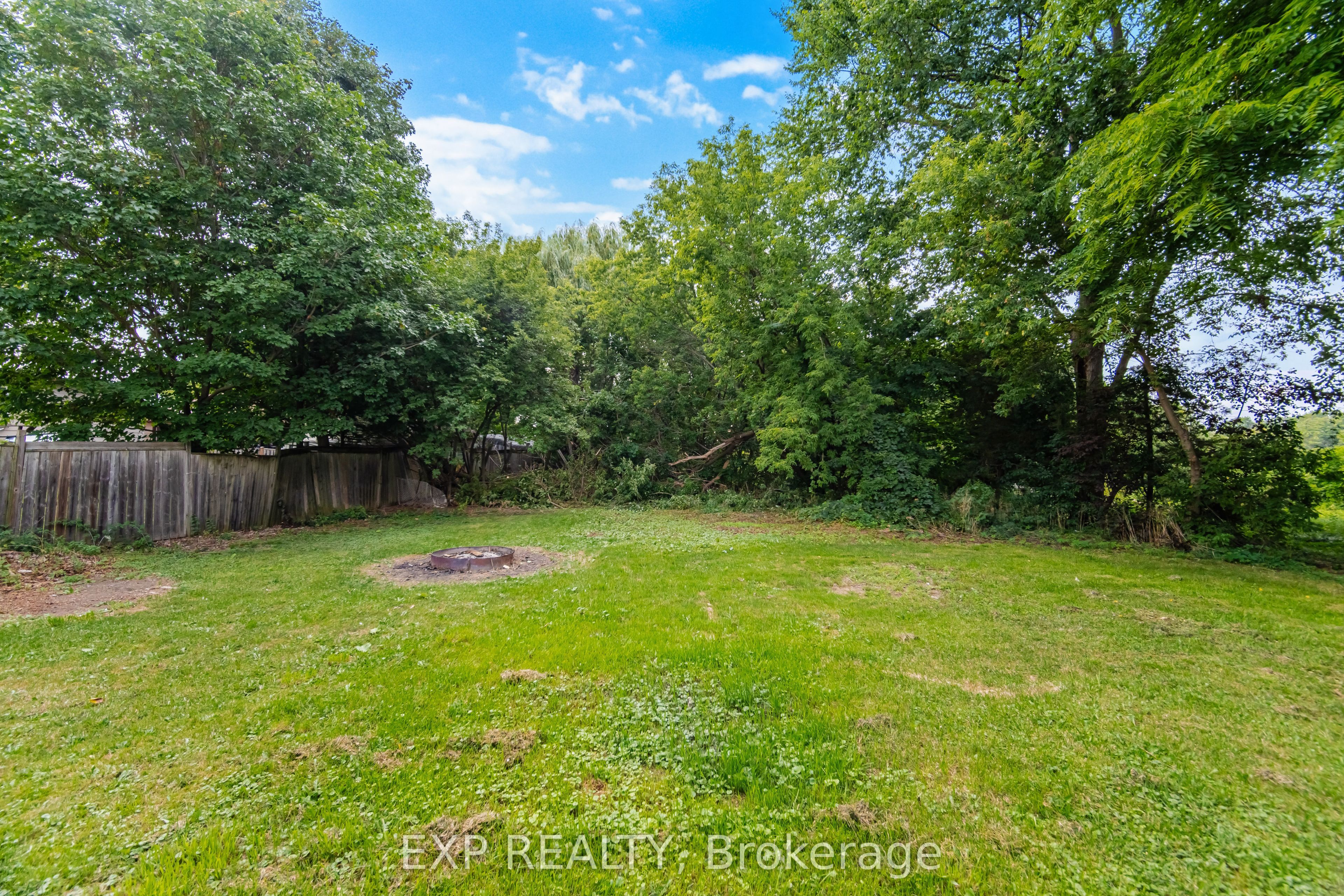32 Maple Avenue E Property Photo 39