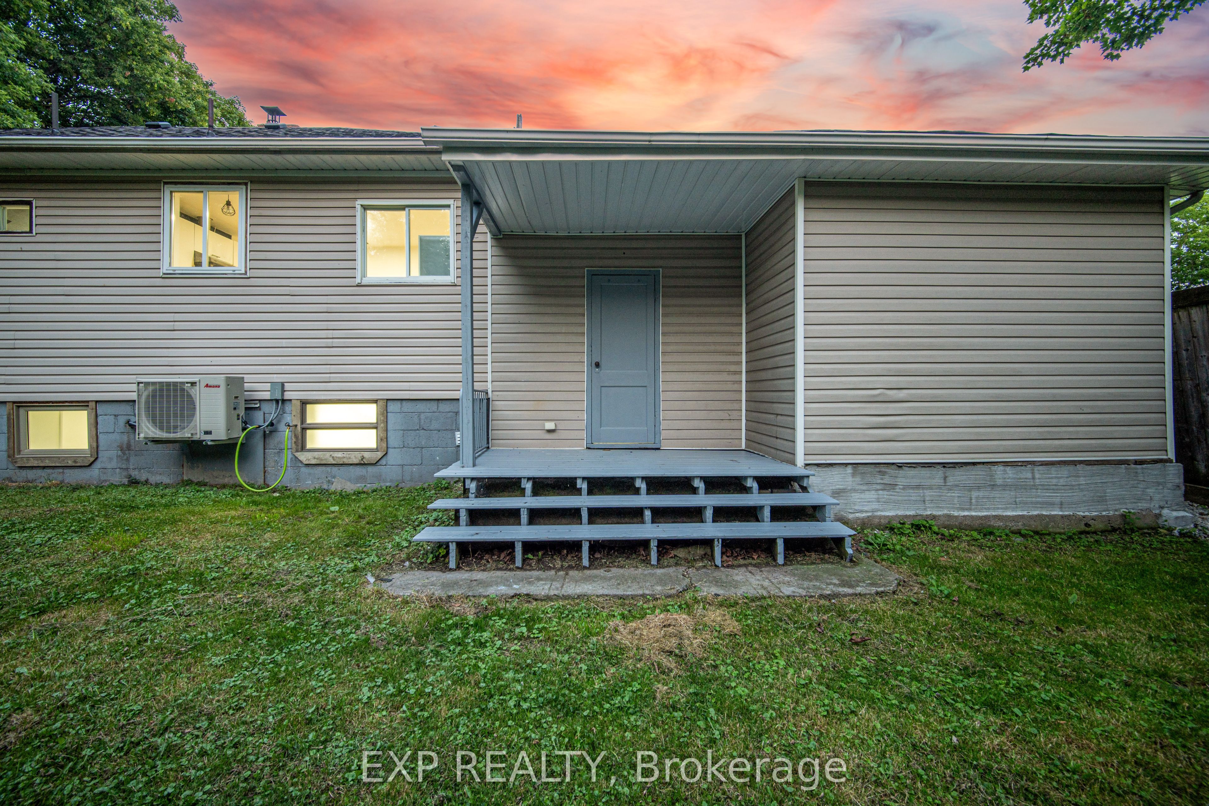 32 Maple Avenue E Property Photo 40