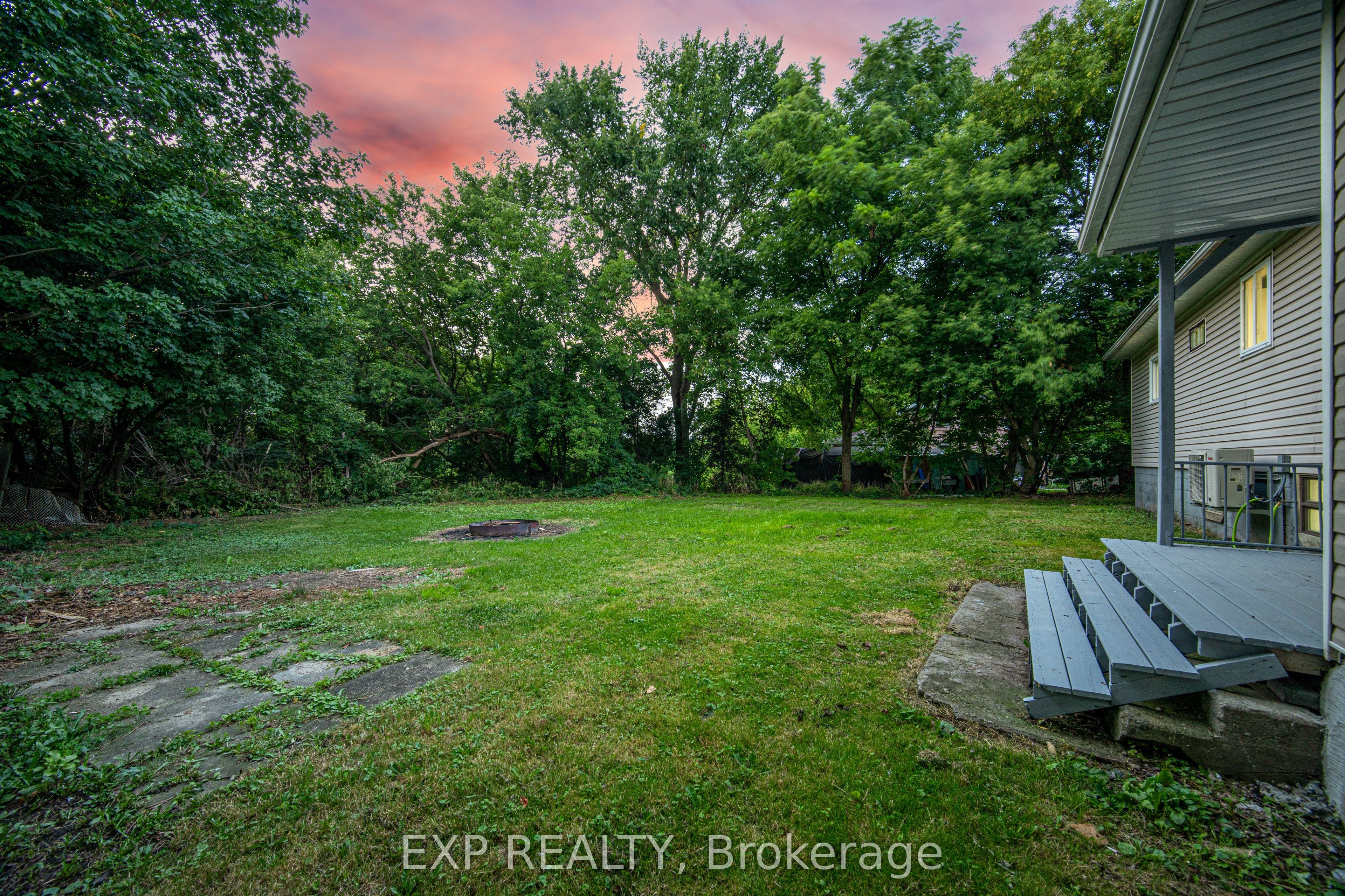 32 Maple Avenue E Property Photo 41