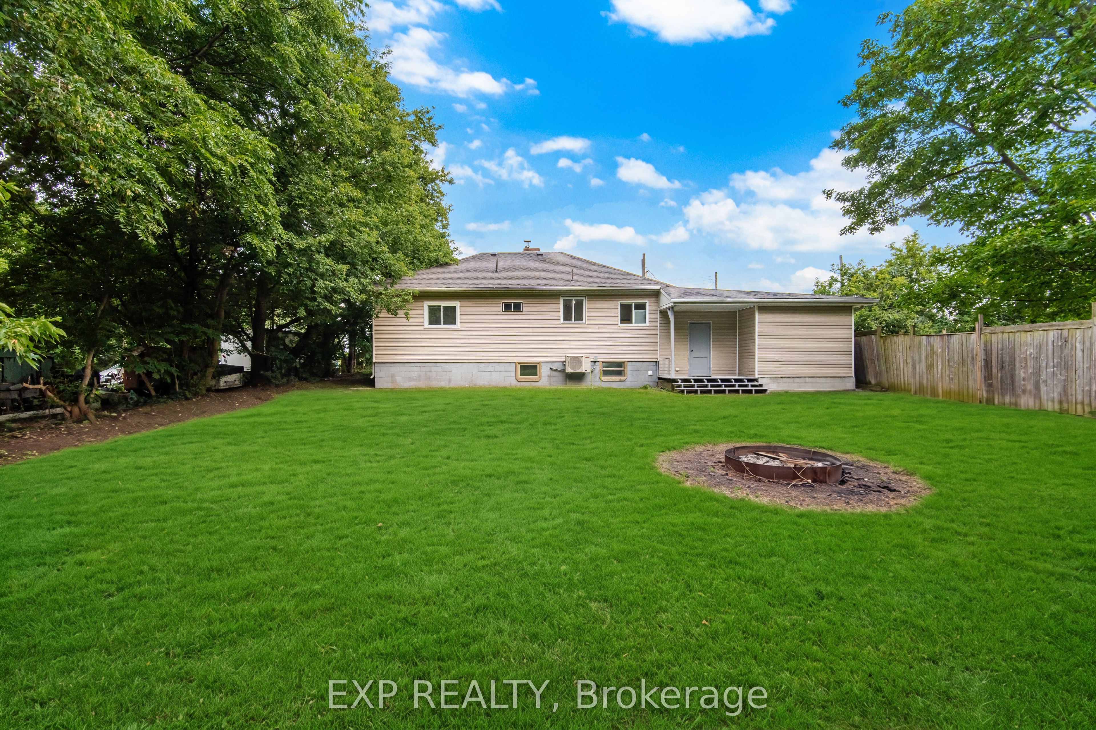 32 Maple Avenue E Property Photo 42