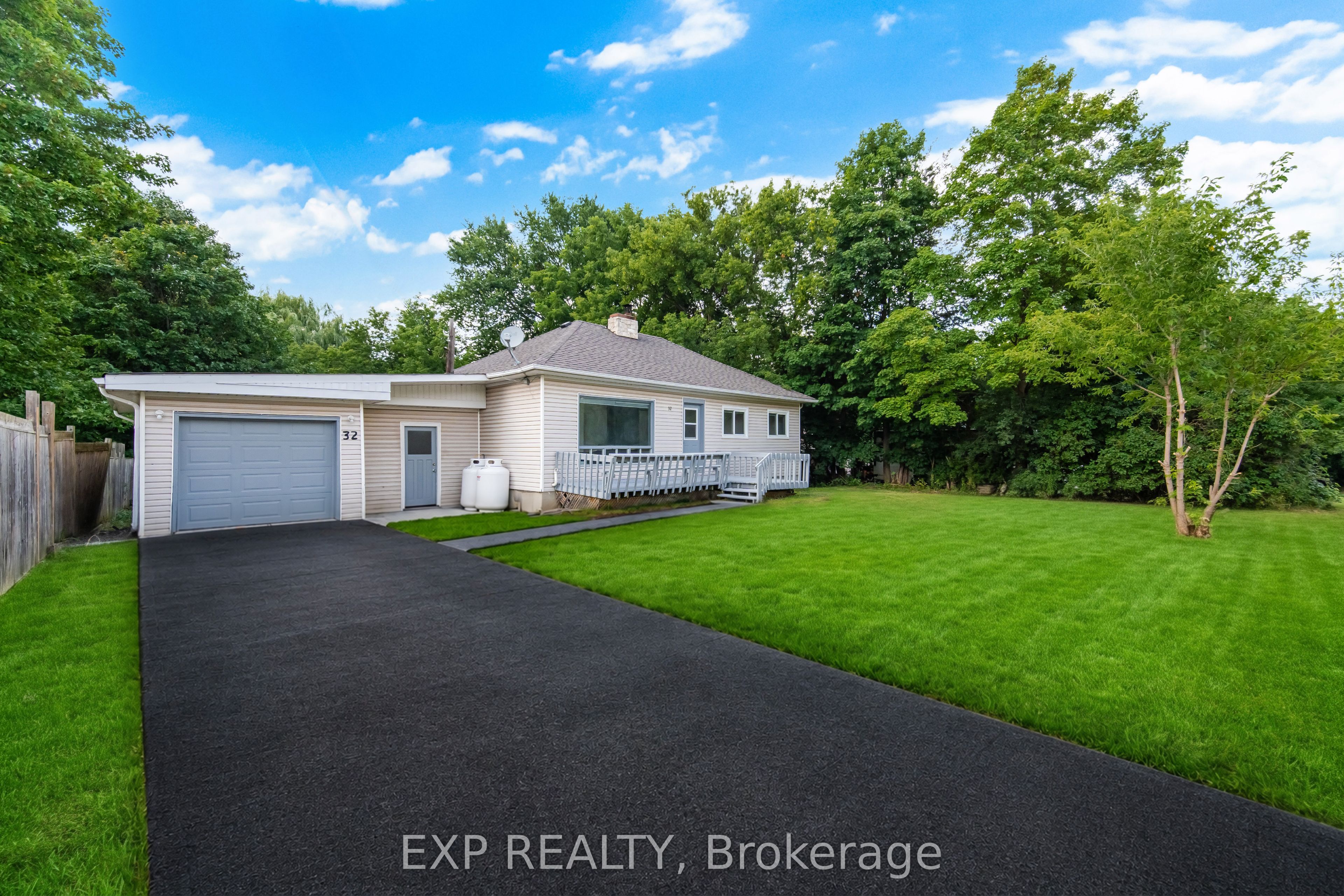 32 Maple Avenue E Property Photo 48