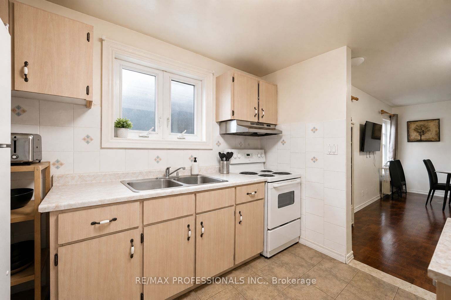166 Caledonia Road Property Photo 11