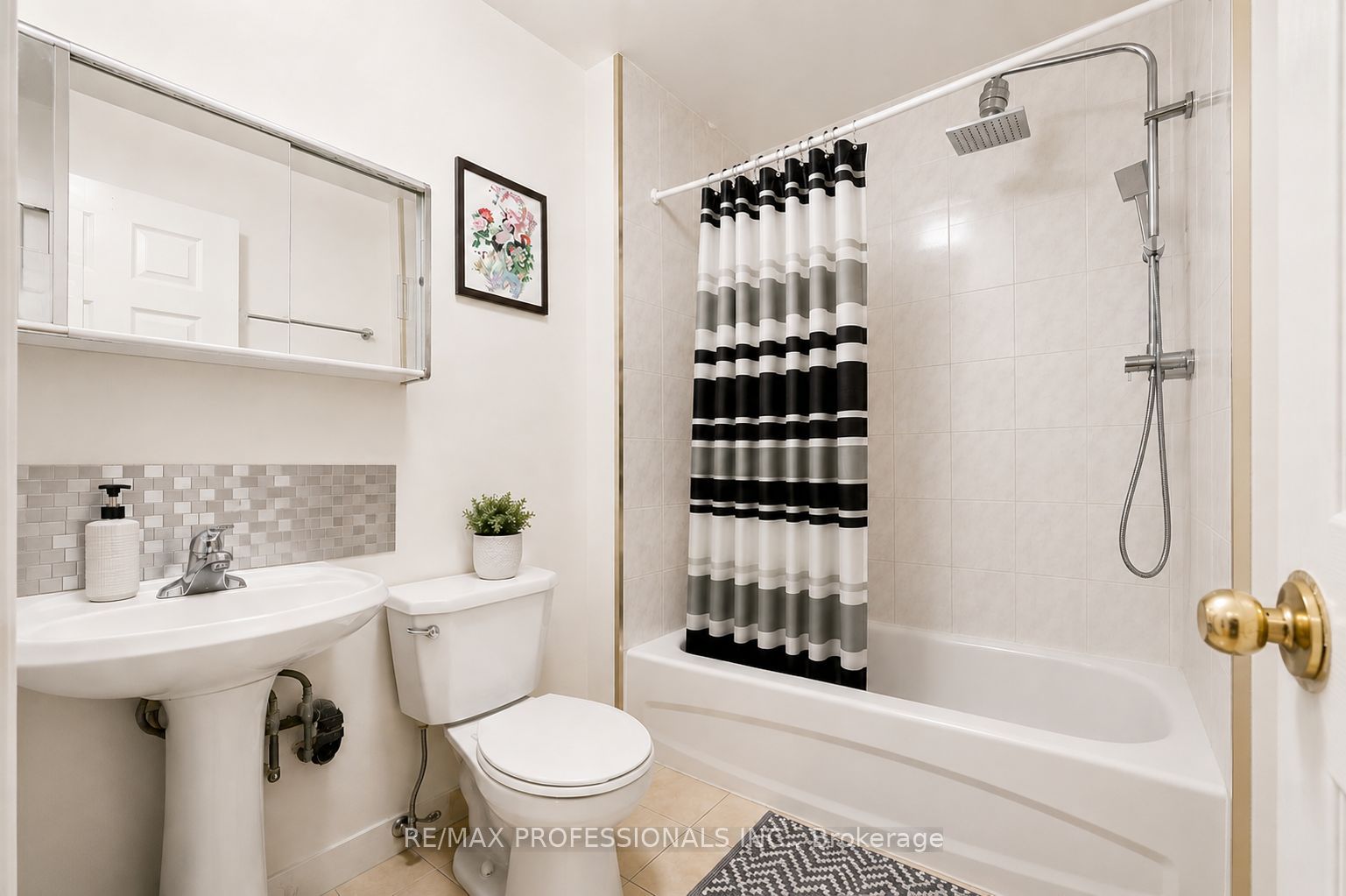 166 Caledonia Road Property Photo 16