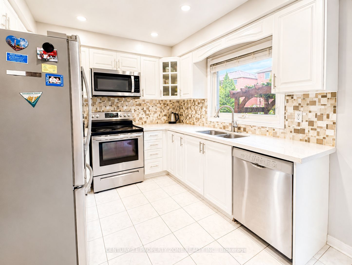 5456 Palmerston Crescent Property Photo 4