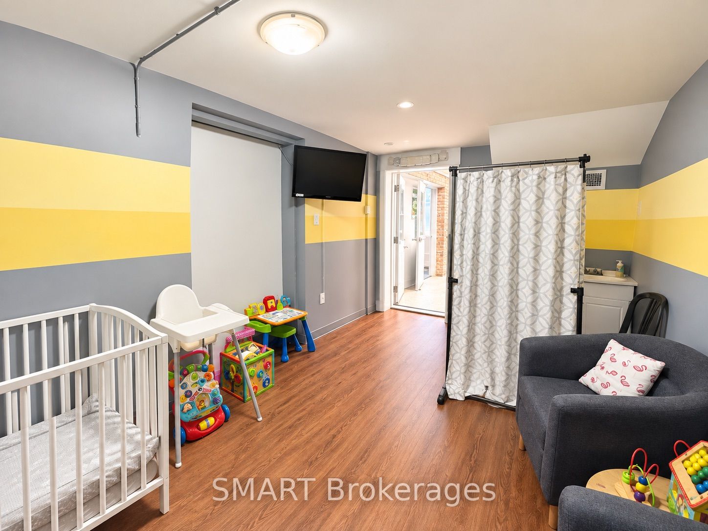 2365 St Clair Avenue W Property Photo 10