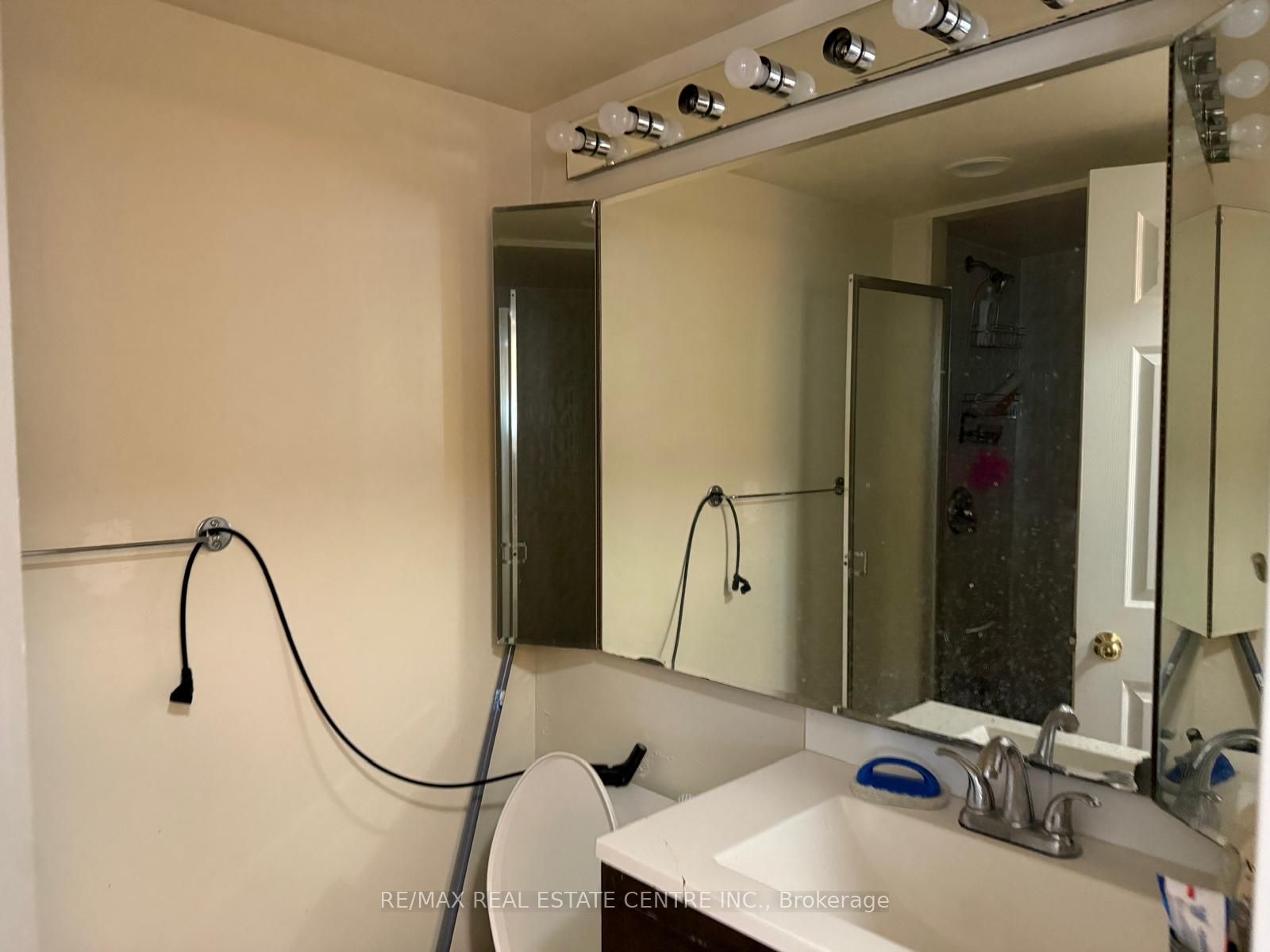 265 Enfield Place 1210 Property Photo 5