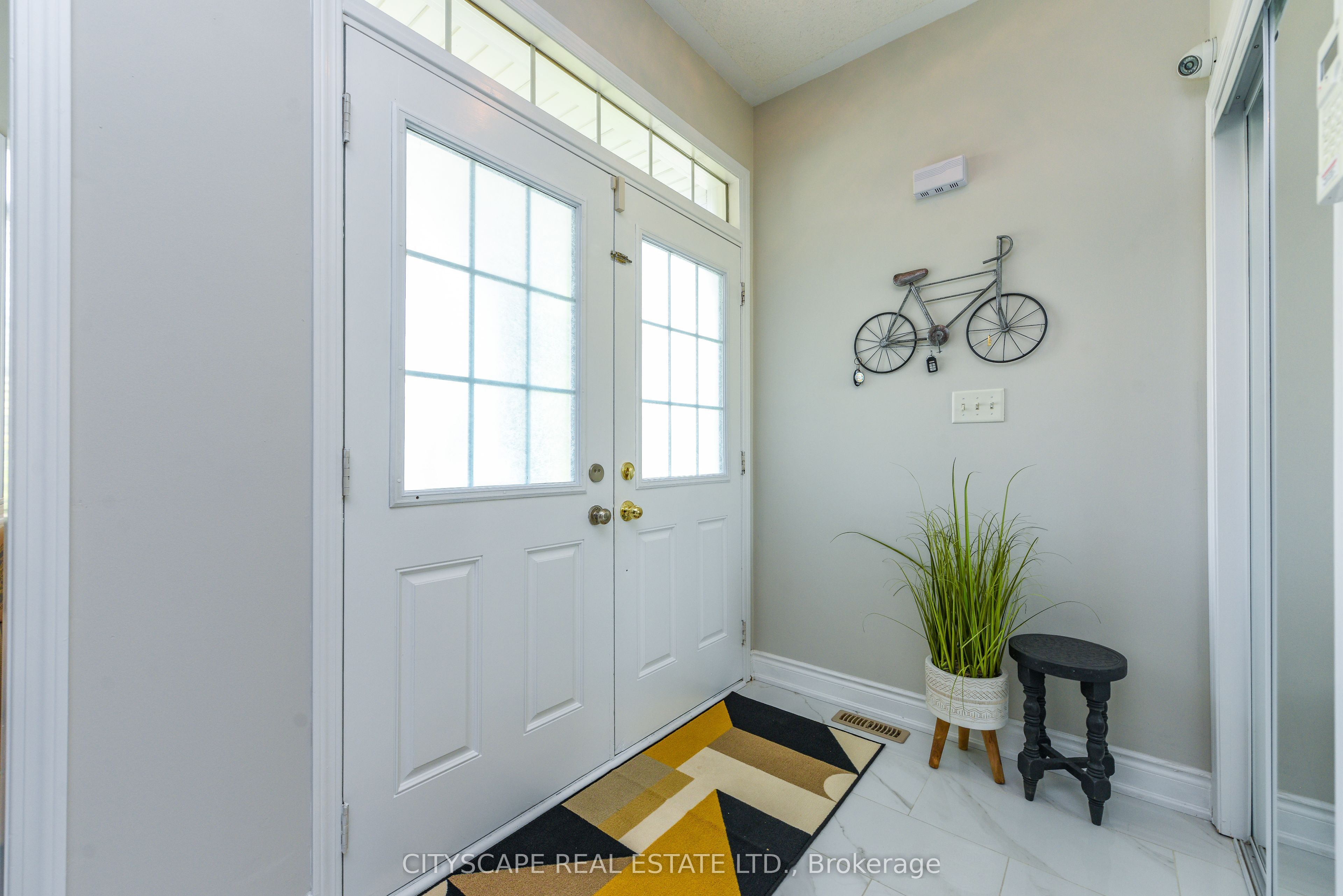 879 Bennett Boulevard Property Photo 4