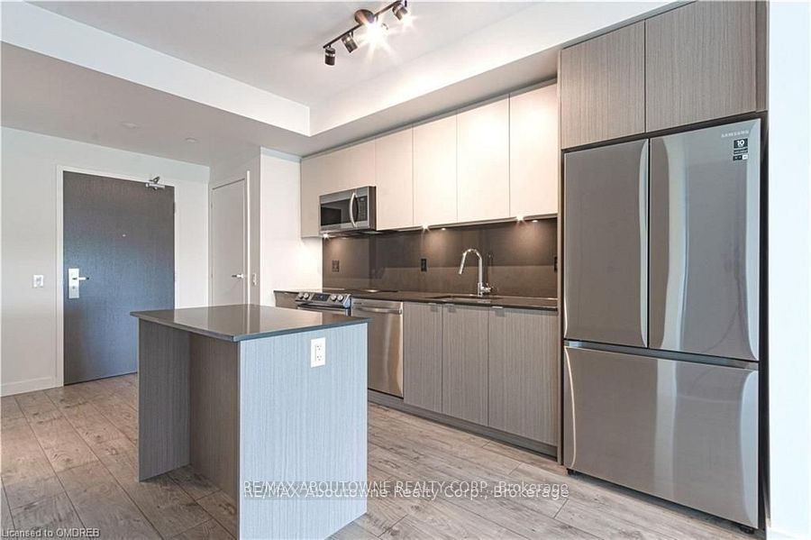 133 Bronte Road B0416 Property Photo 3