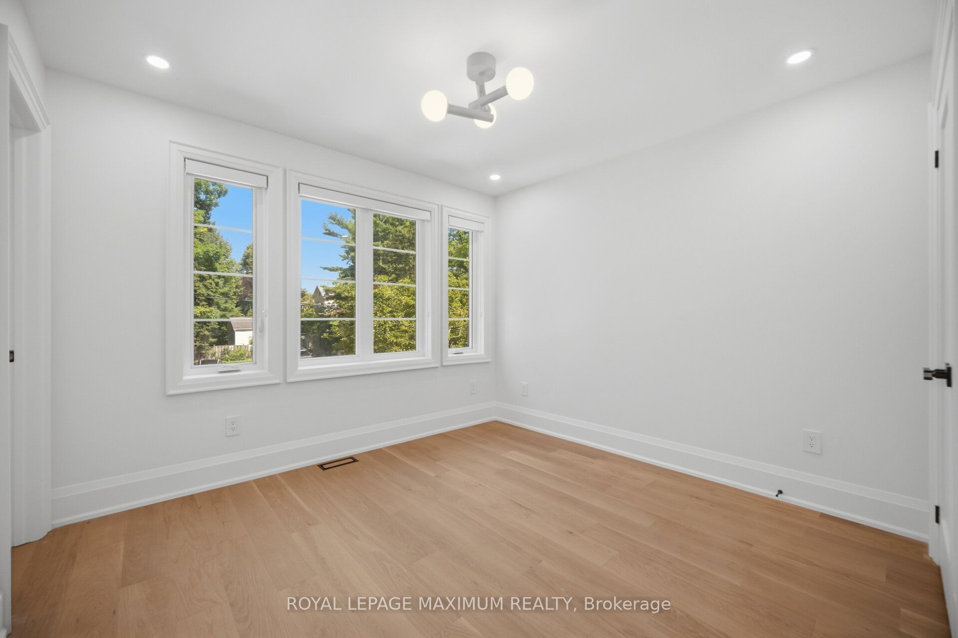 11 Park Boulevard Property Photo 34