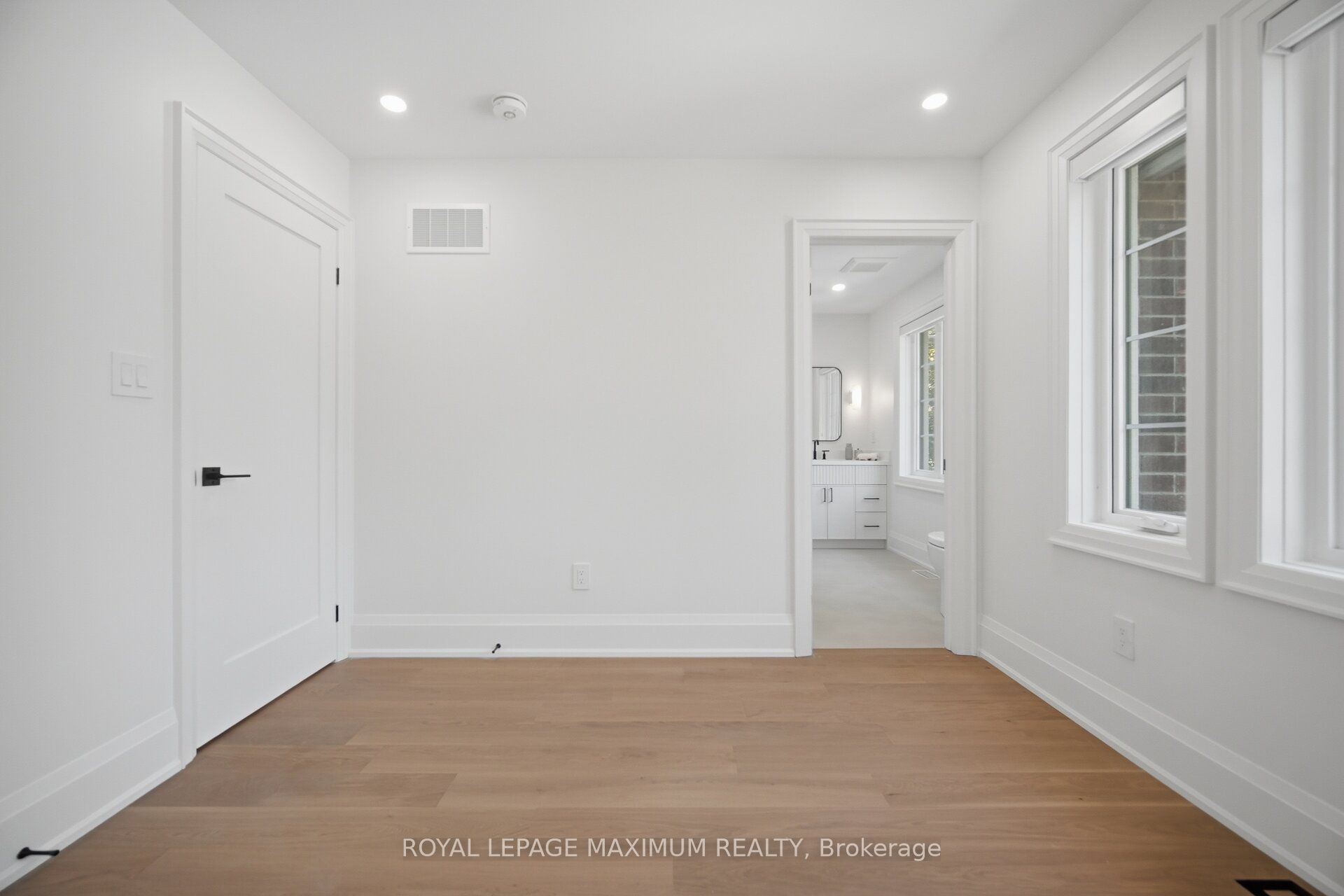 11 Park Boulevard Property Photo 35