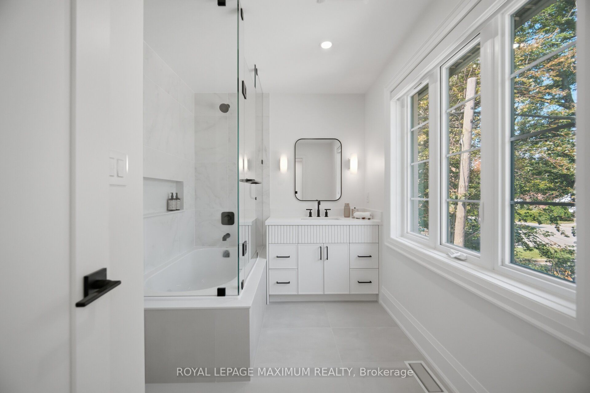 11 Park Boulevard Property Photo 36