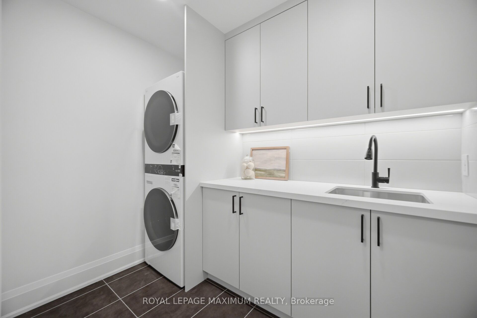 11 Park Boulevard Property Photo 37