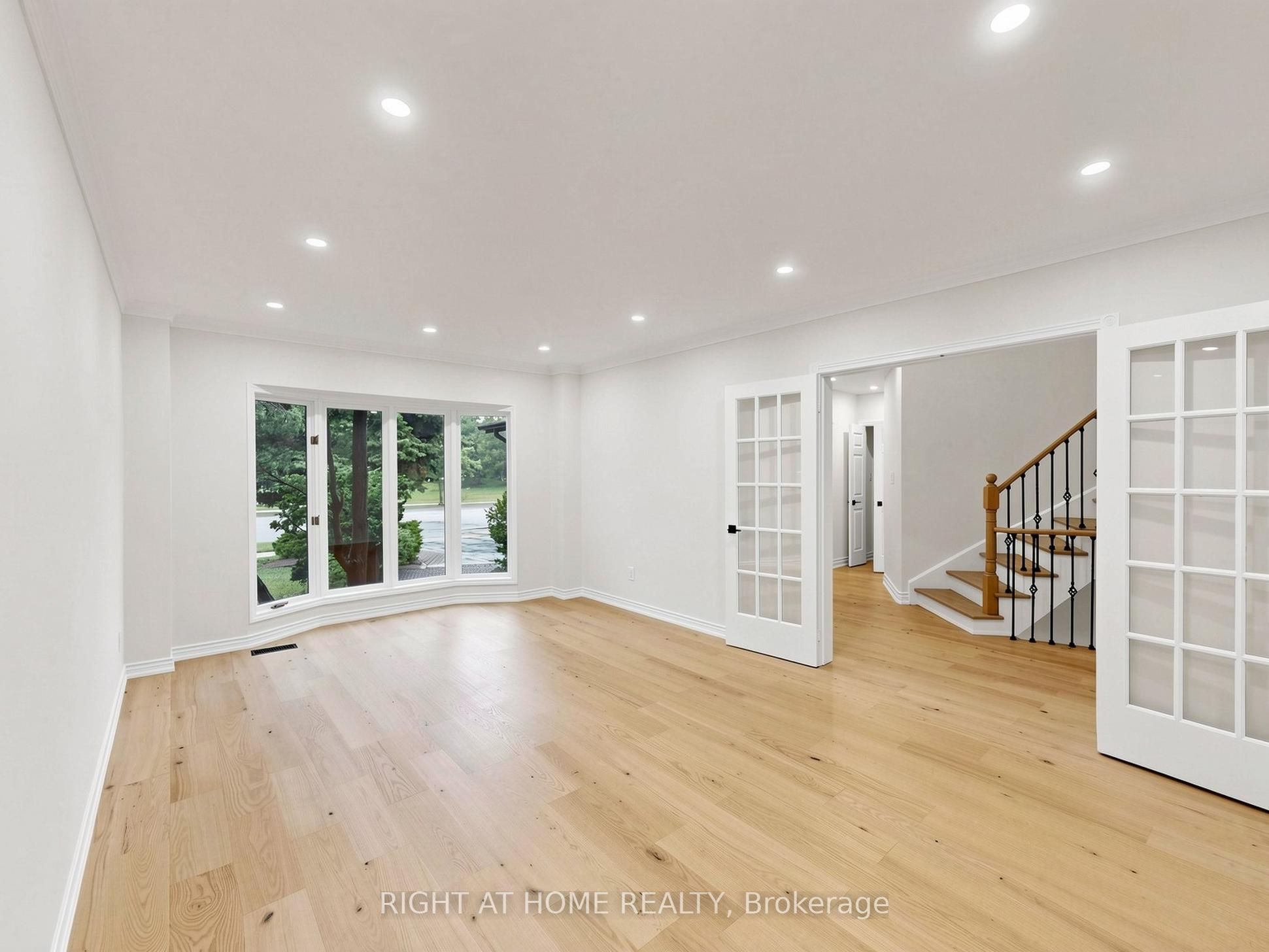 2920 Kingsway Drive Property Photo 6