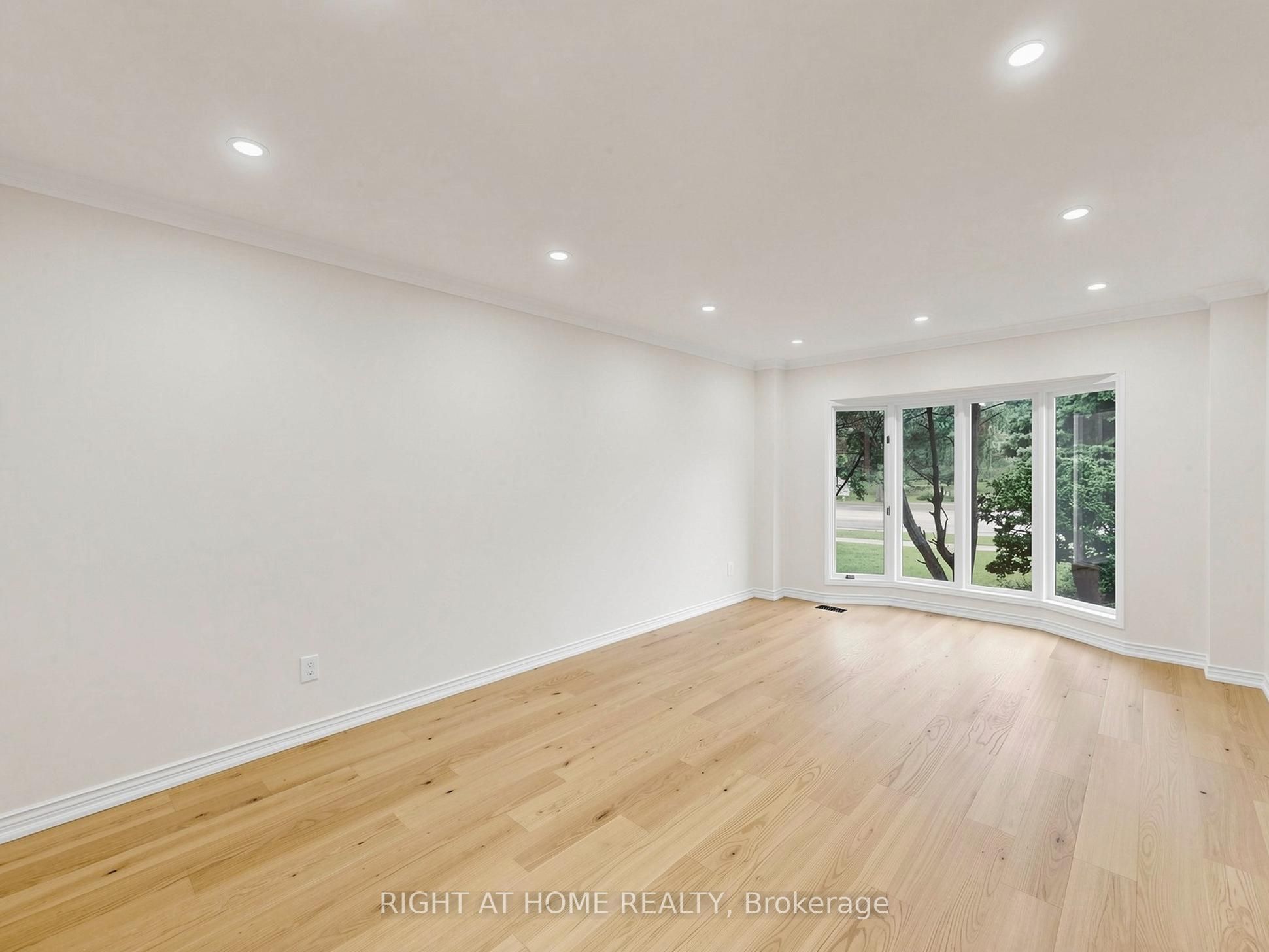2920 Kingsway Drive Property Photo 7