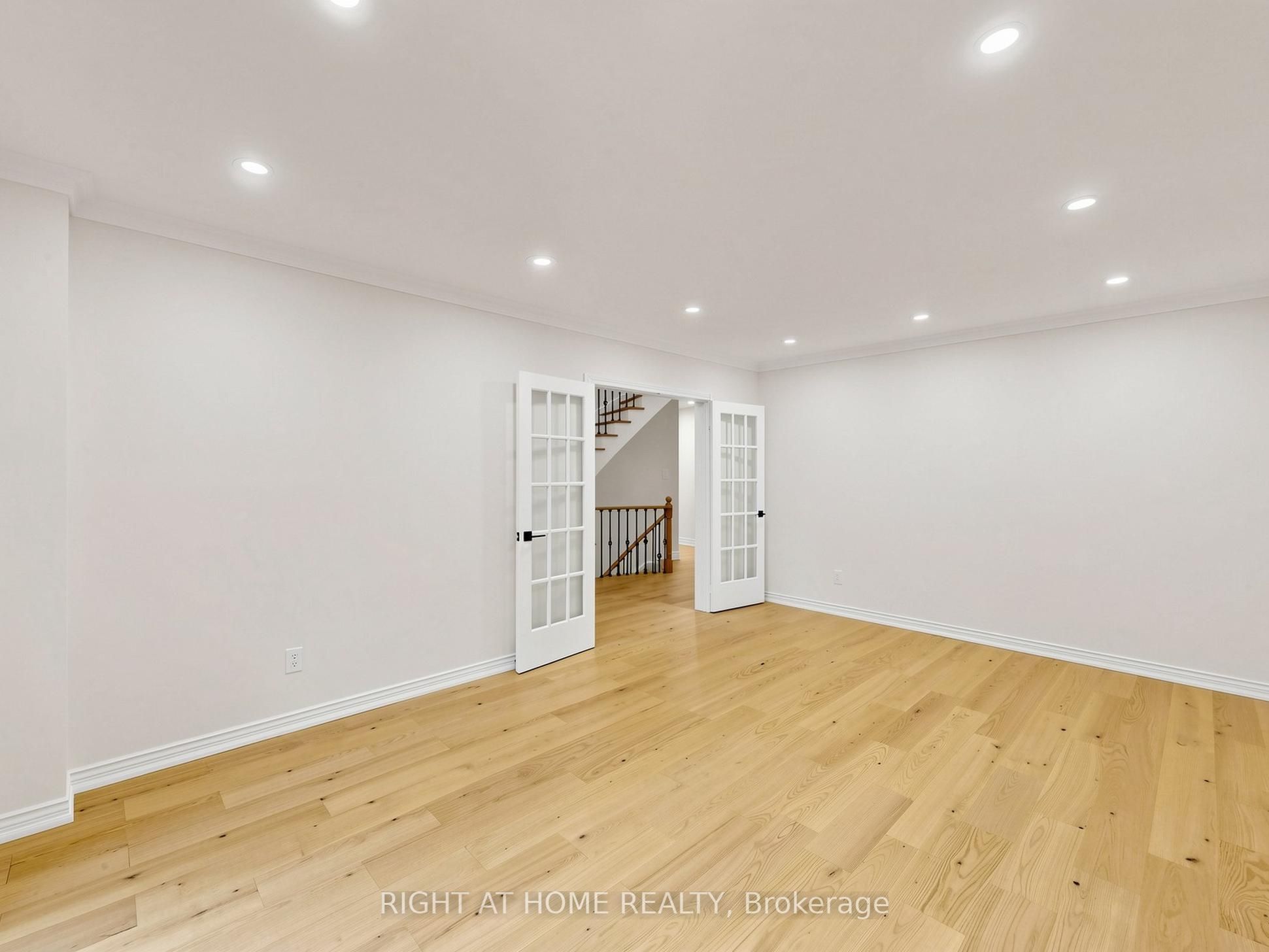 2920 Kingsway Drive Property Photo 8