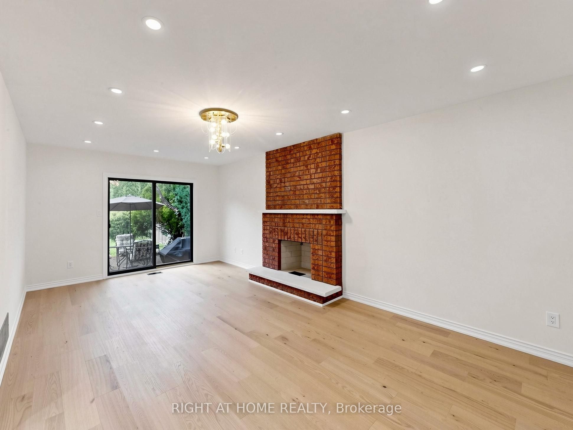2920 Kingsway Drive Property Photo 10