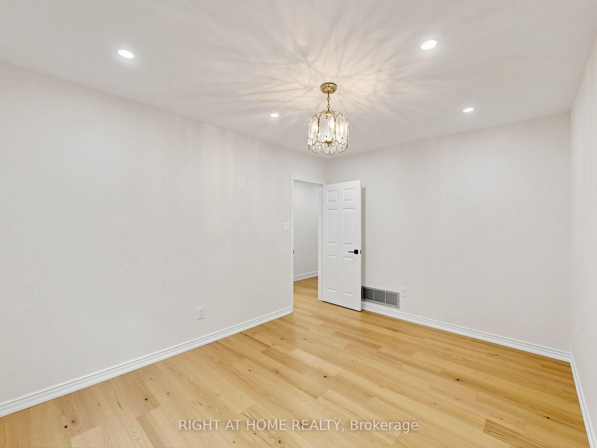 2920 Kingsway Drive Property Photo 15