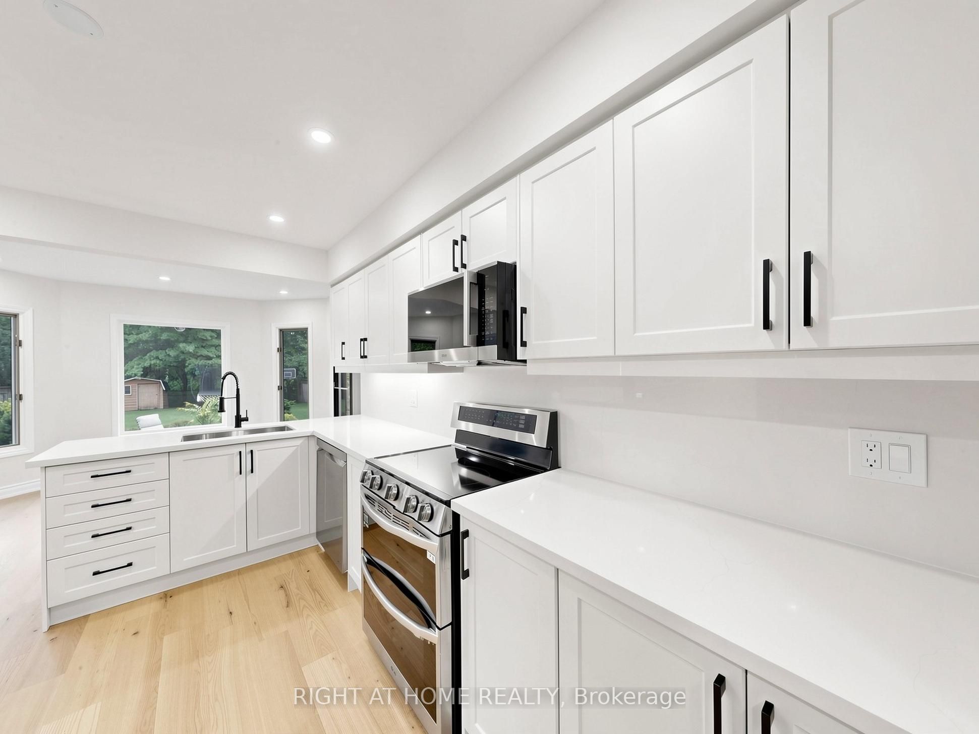 2920 Kingsway Drive Property Photo 19
