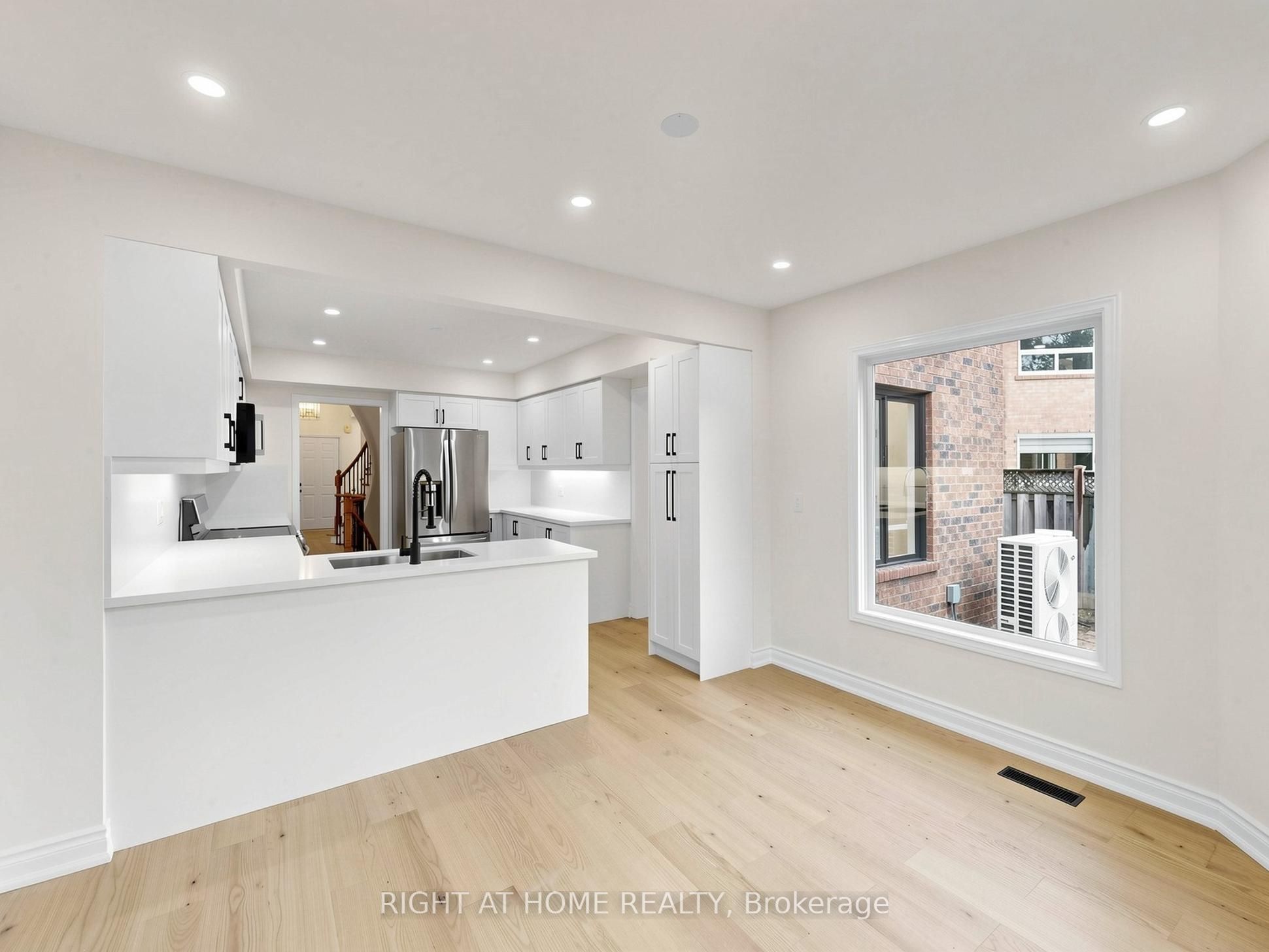 2920 Kingsway Drive Property Photo 23