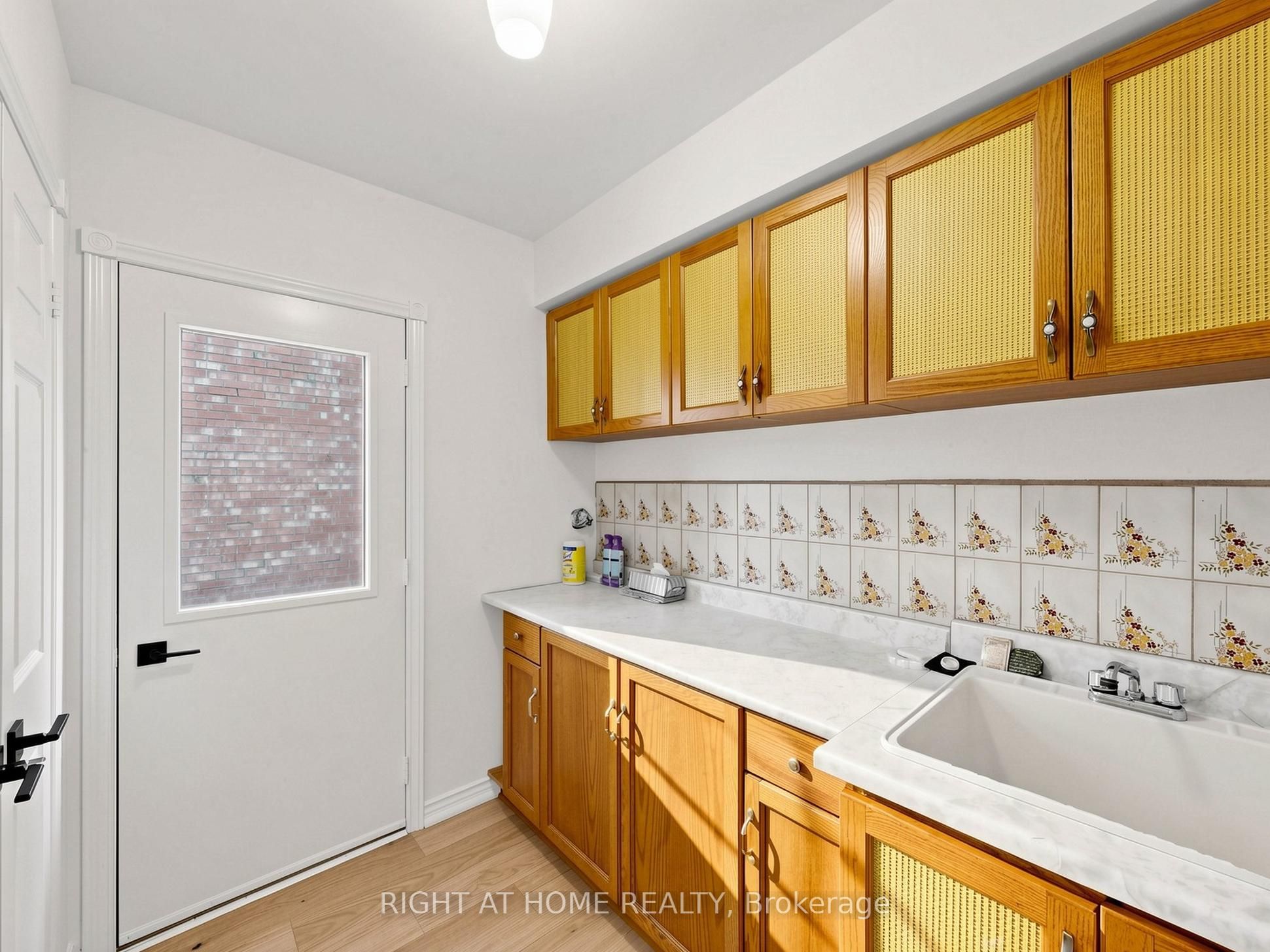 2920 Kingsway Drive Property Photo 26