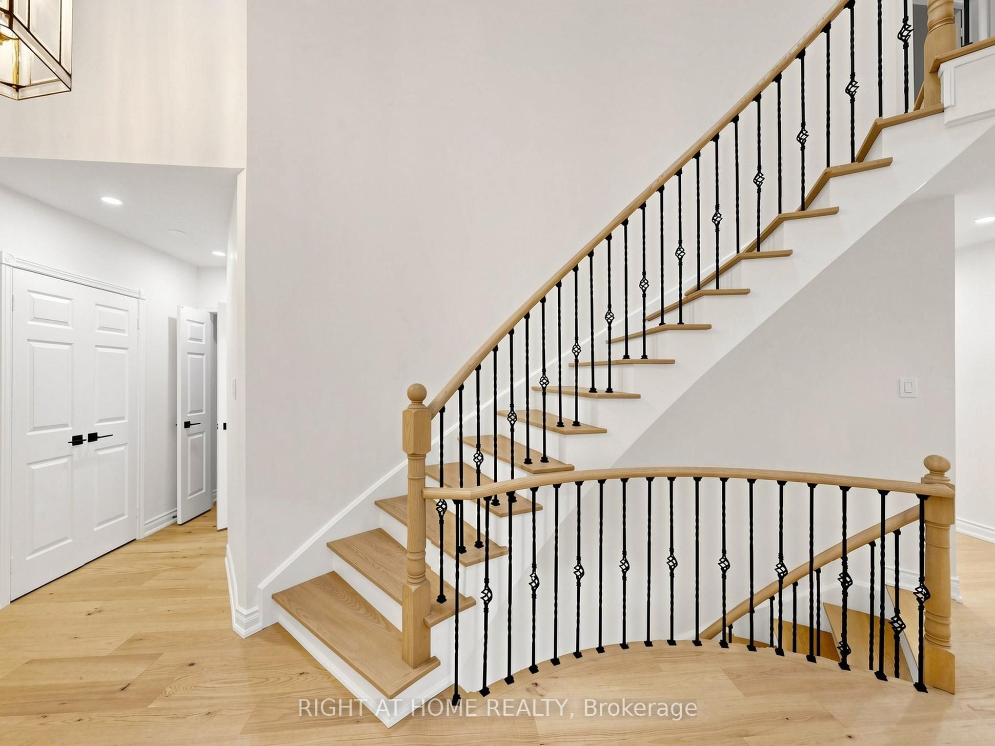 2920 Kingsway Drive Property Photo 27