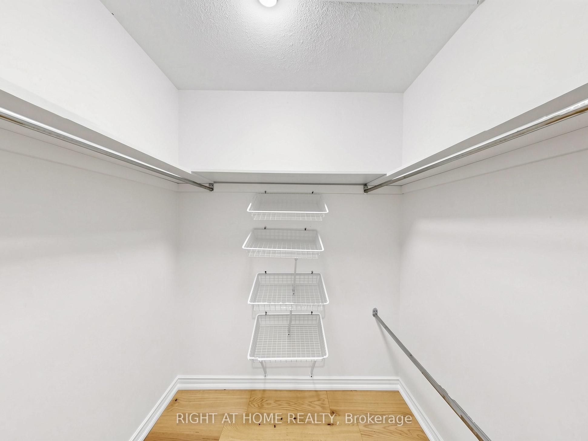 2920 Kingsway Drive Property Photo 33