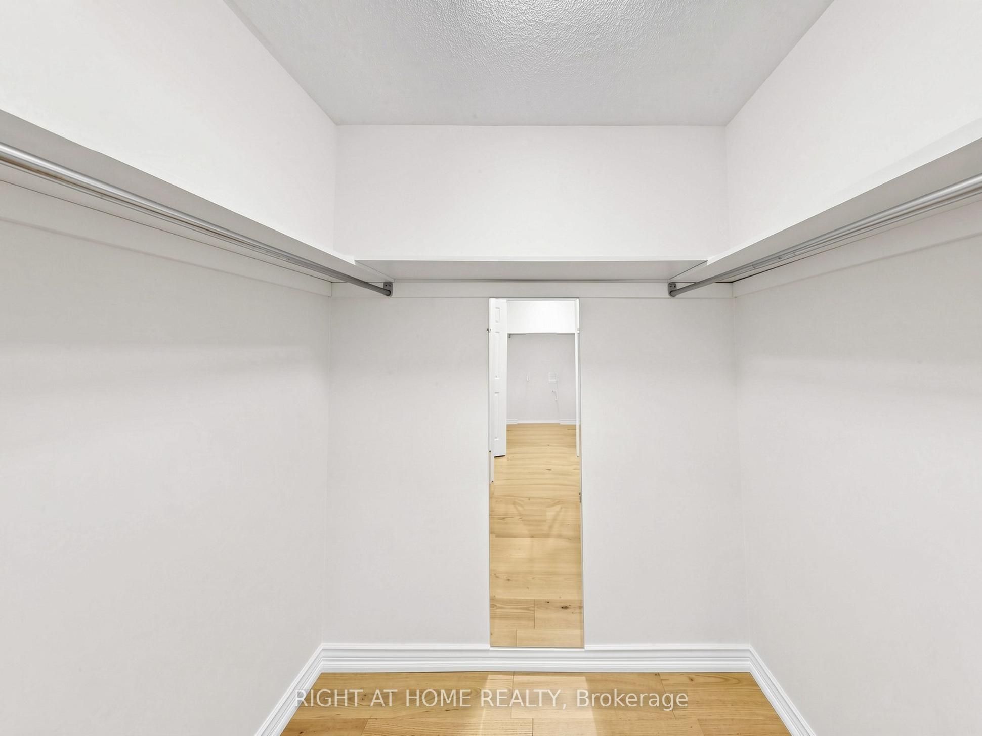 2920 Kingsway Drive Property Photo 34