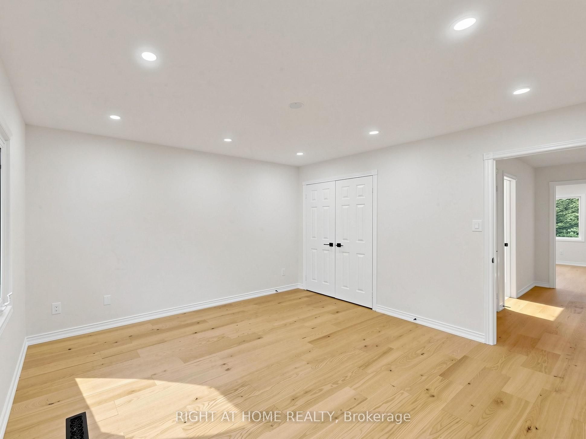 2920 Kingsway Drive Property Photo 37