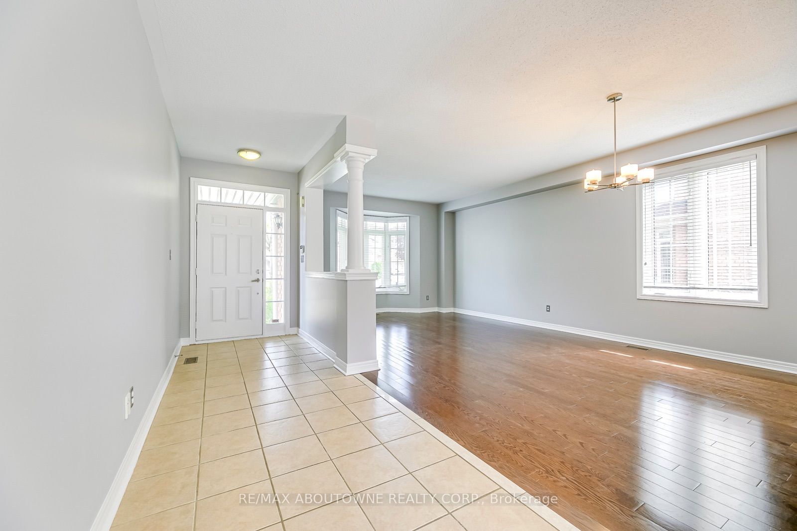 2290 Woodmont Crescent S Property Photo 5