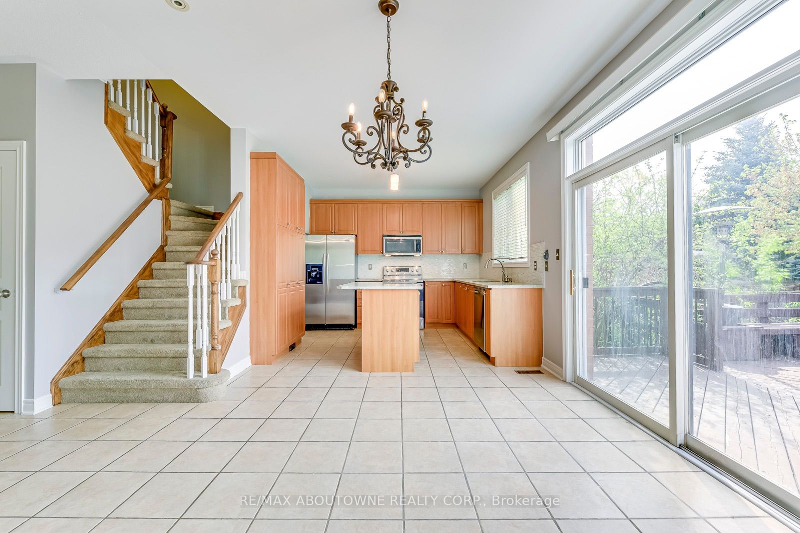 2290 Woodmont Crescent S Property Photo 12