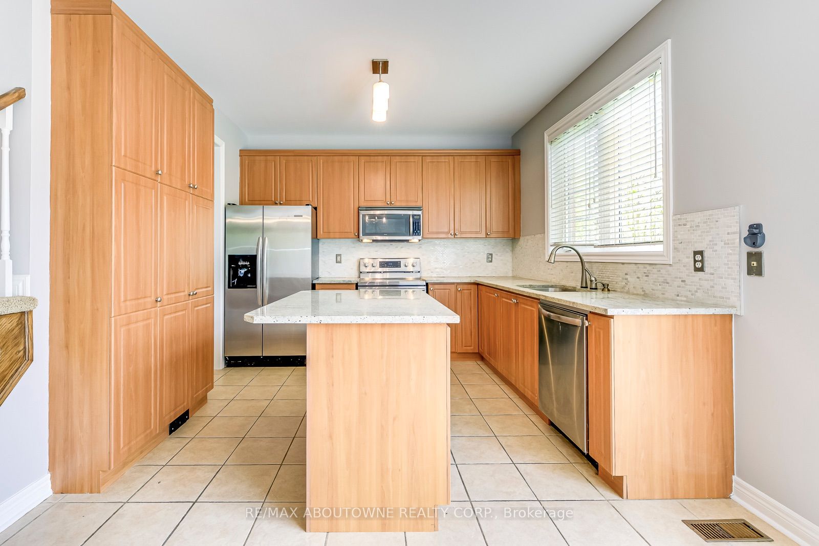 2290 Woodmont Crescent S Property Photo 14