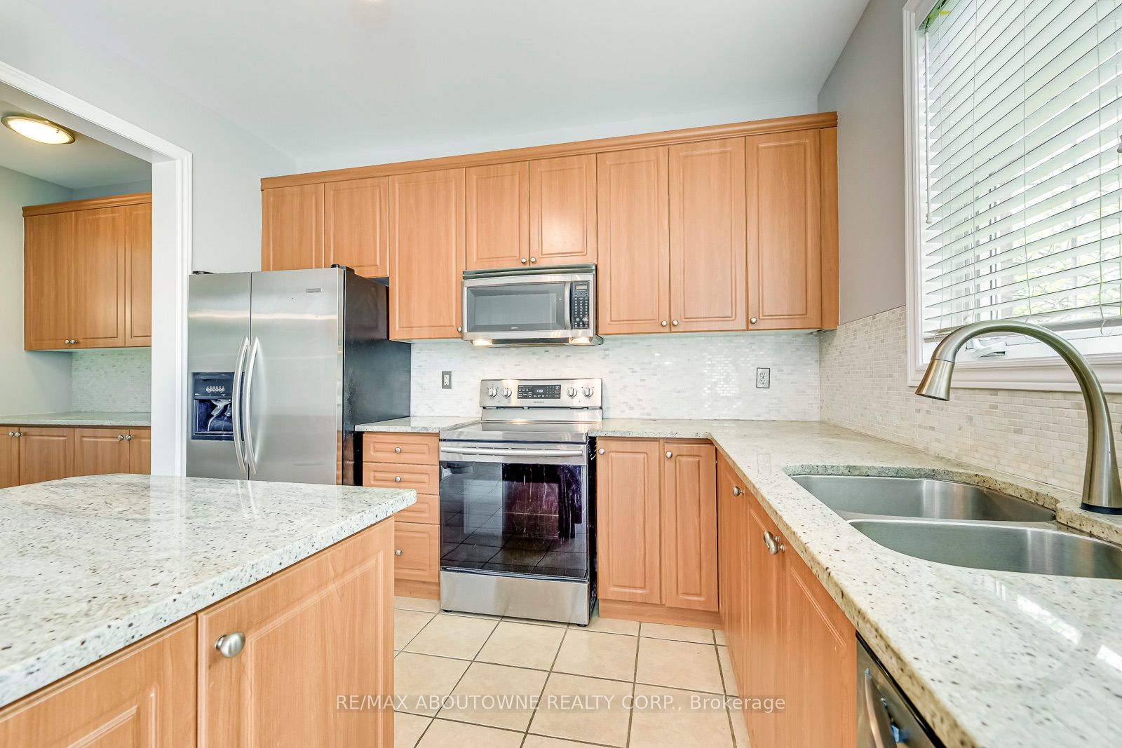 2290 Woodmont Crescent S Property Photo 16