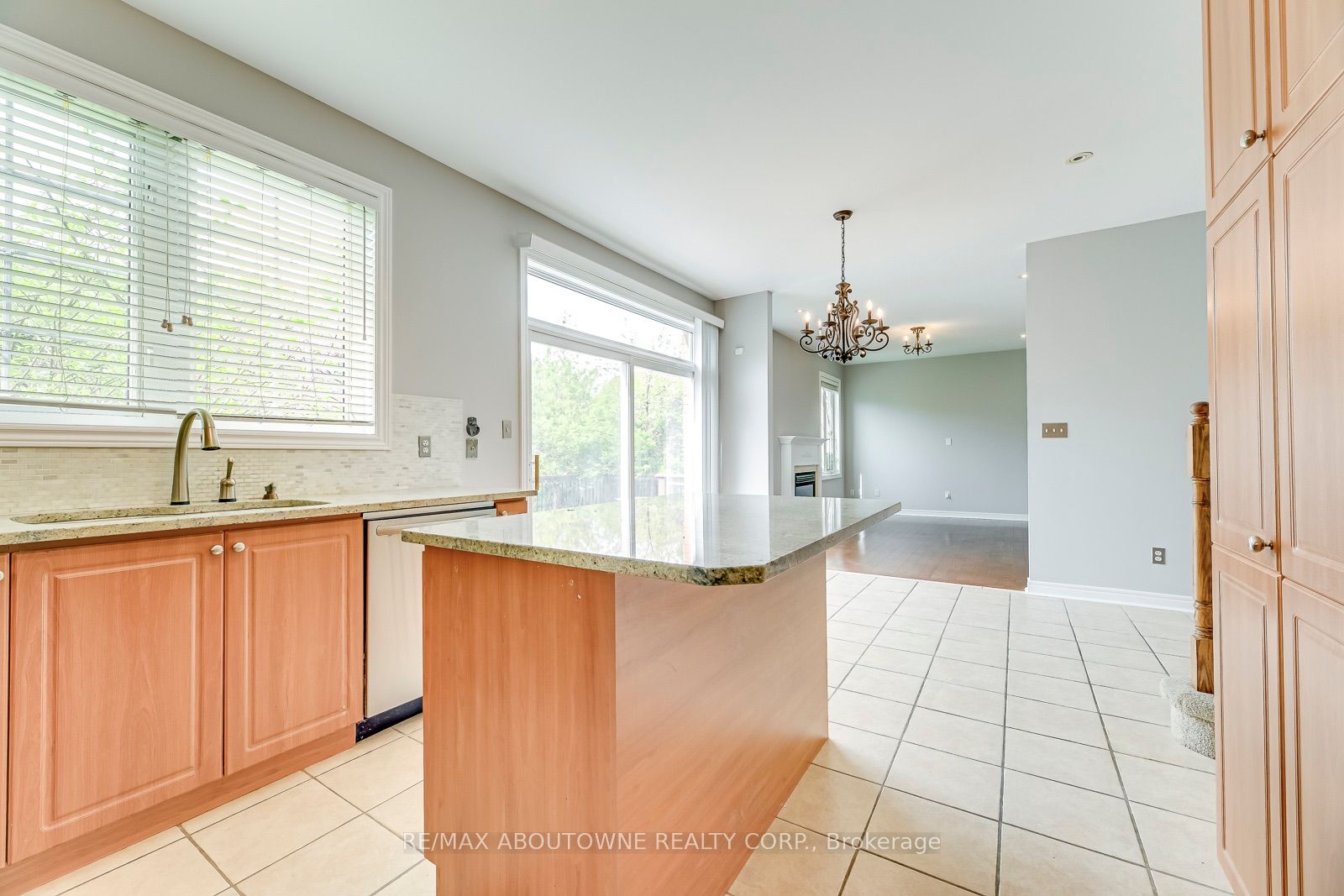 2290 Woodmont Crescent S Property Photo 18