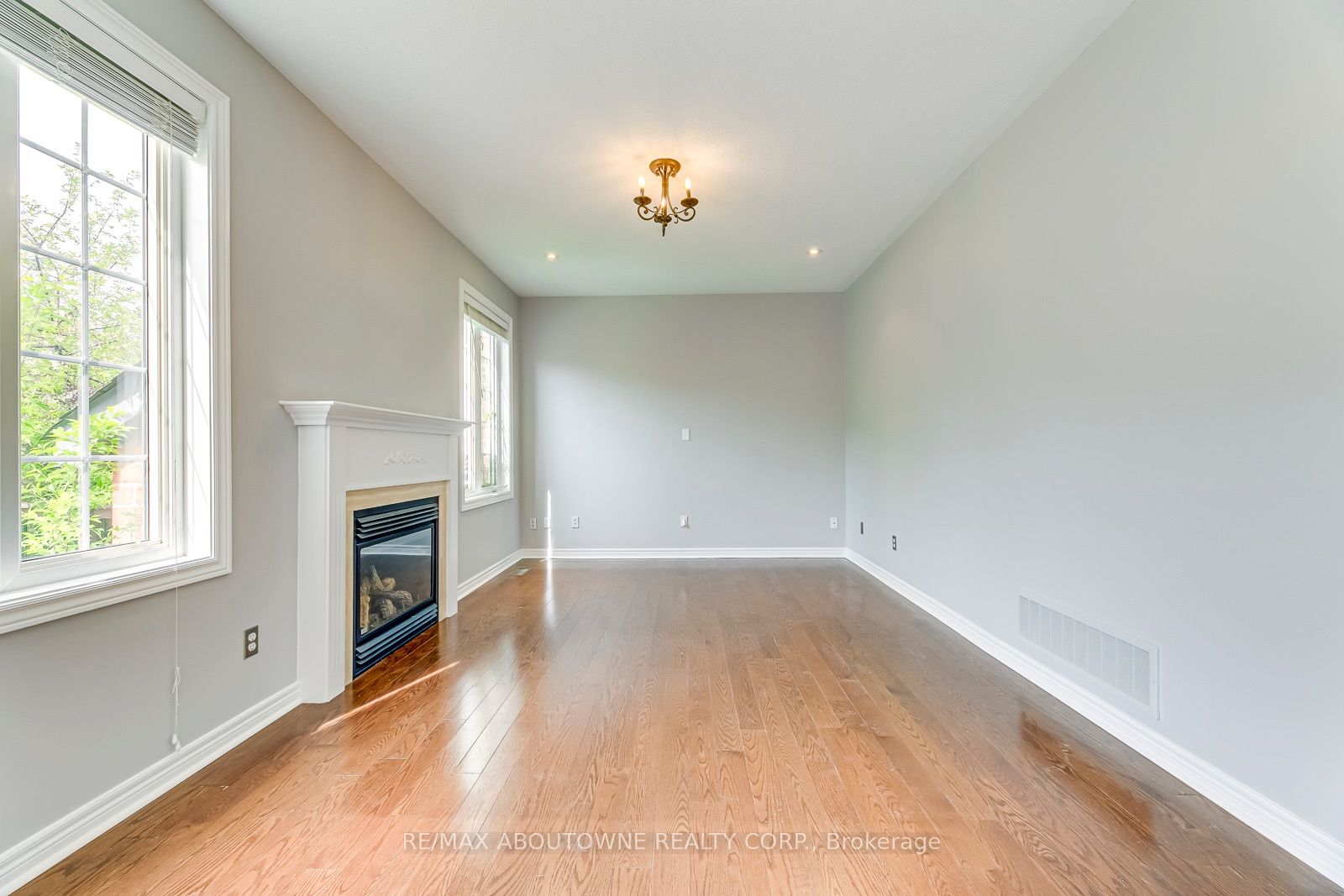 2290 Woodmont Crescent S Property Photo 21