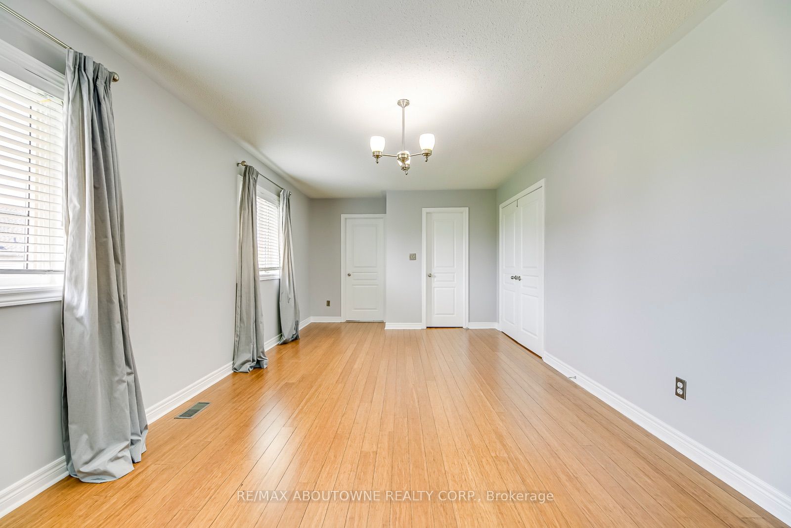 2290 Woodmont Crescent S Property Photo 28