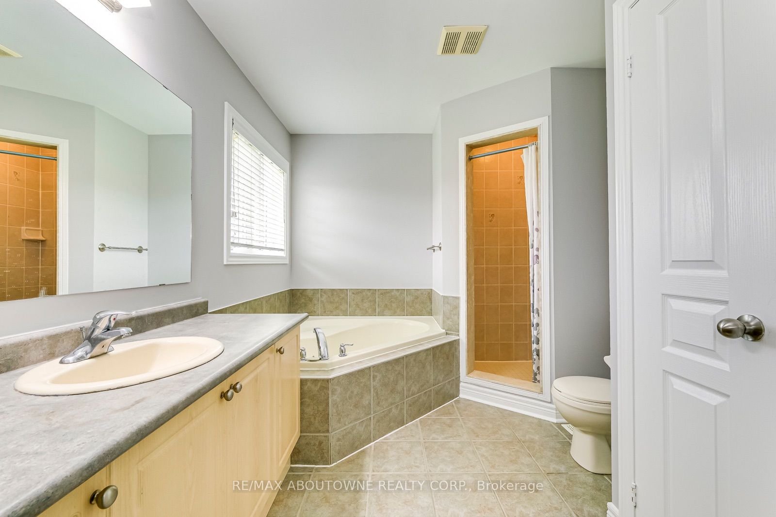 2290 Woodmont Crescent S Property Photo 29