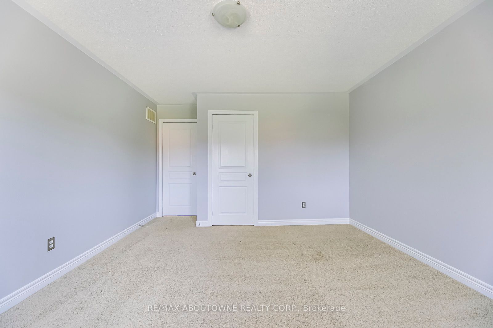 2290 Woodmont Crescent S Property Photo 36