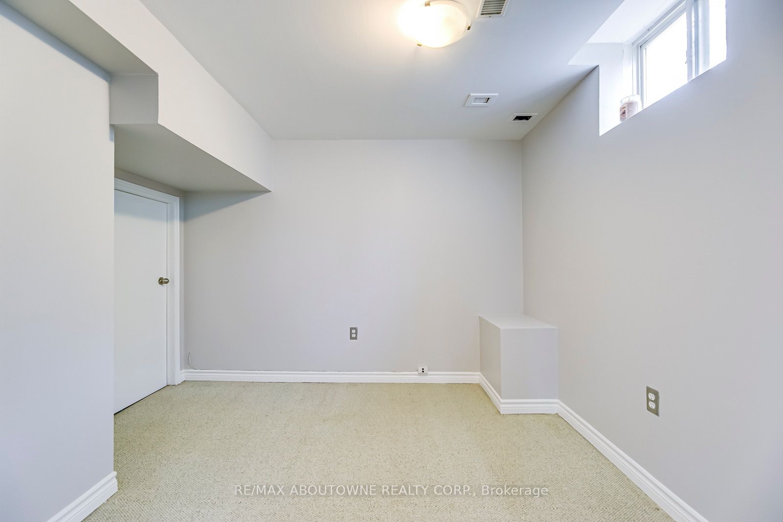 2290 Woodmont Crescent S Property Photo 42