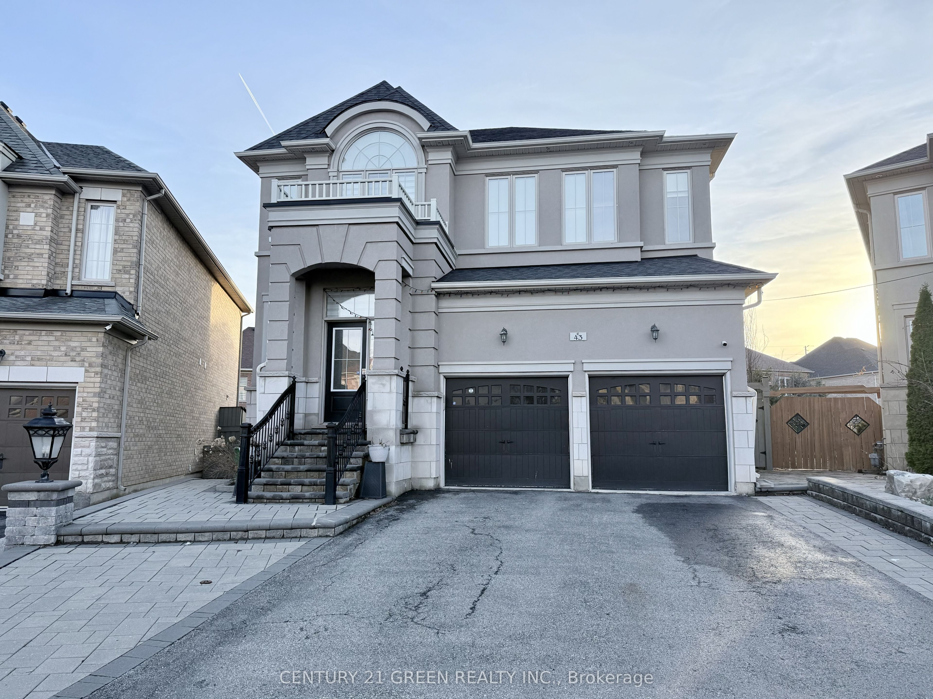 43 Black Diamond Crescent Upper Property Photo 2